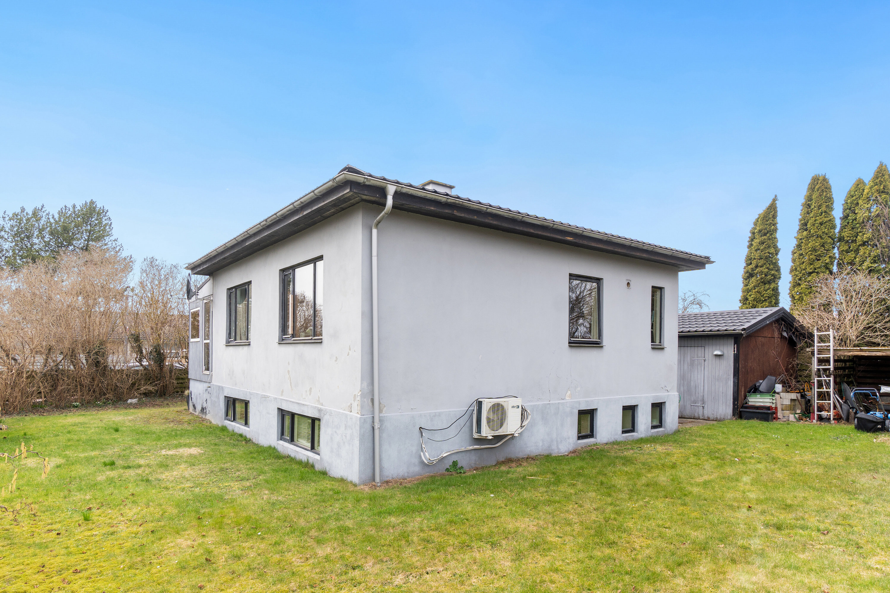 Fremhævet set fra haven billede i fuldskærmstilstand. Billede af Resenbrovej 11, 2610 Rødovre