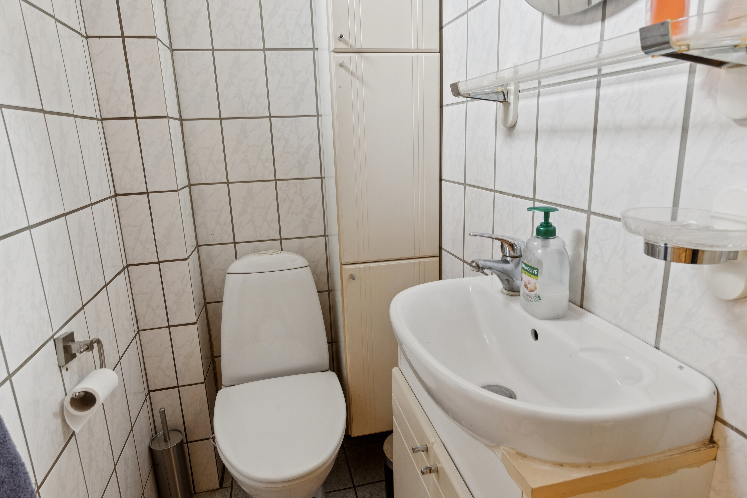 Fremhævet badeværelse billede i fuldskærmstilstand. Billede af Resenbrovej 11, 2610 Rødovre