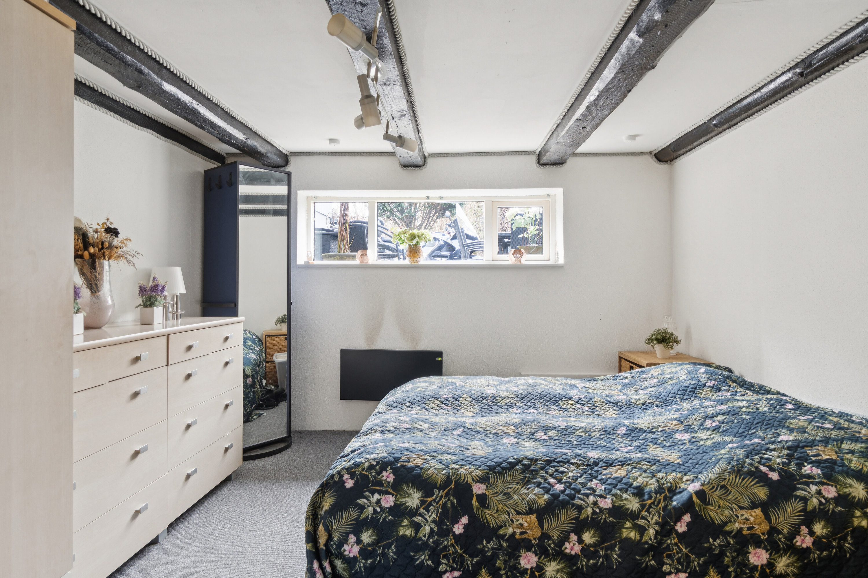 Fremhævet soveværelse billede i fuldskærmstilstand. Billede af Resenbrovej 11, 2610 Rødovre