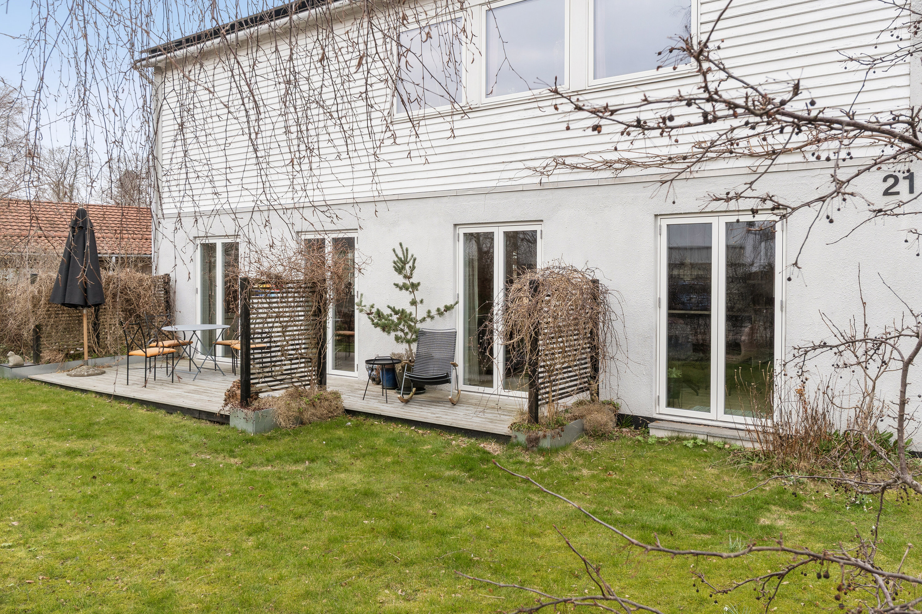 Fremhævet set fra haven billede i fuldskærmstilstand. Billede af Blomsterkrogen 21, 2620 Albertslund