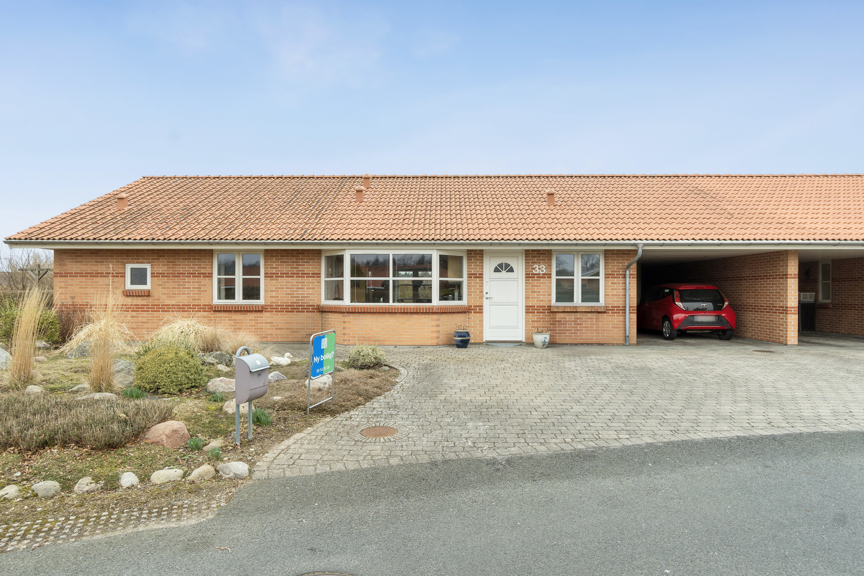 Fremhævet set fra vejen billede i fuldskærmstilstand. Billede af Randersvej 33, 4200 Slagelse