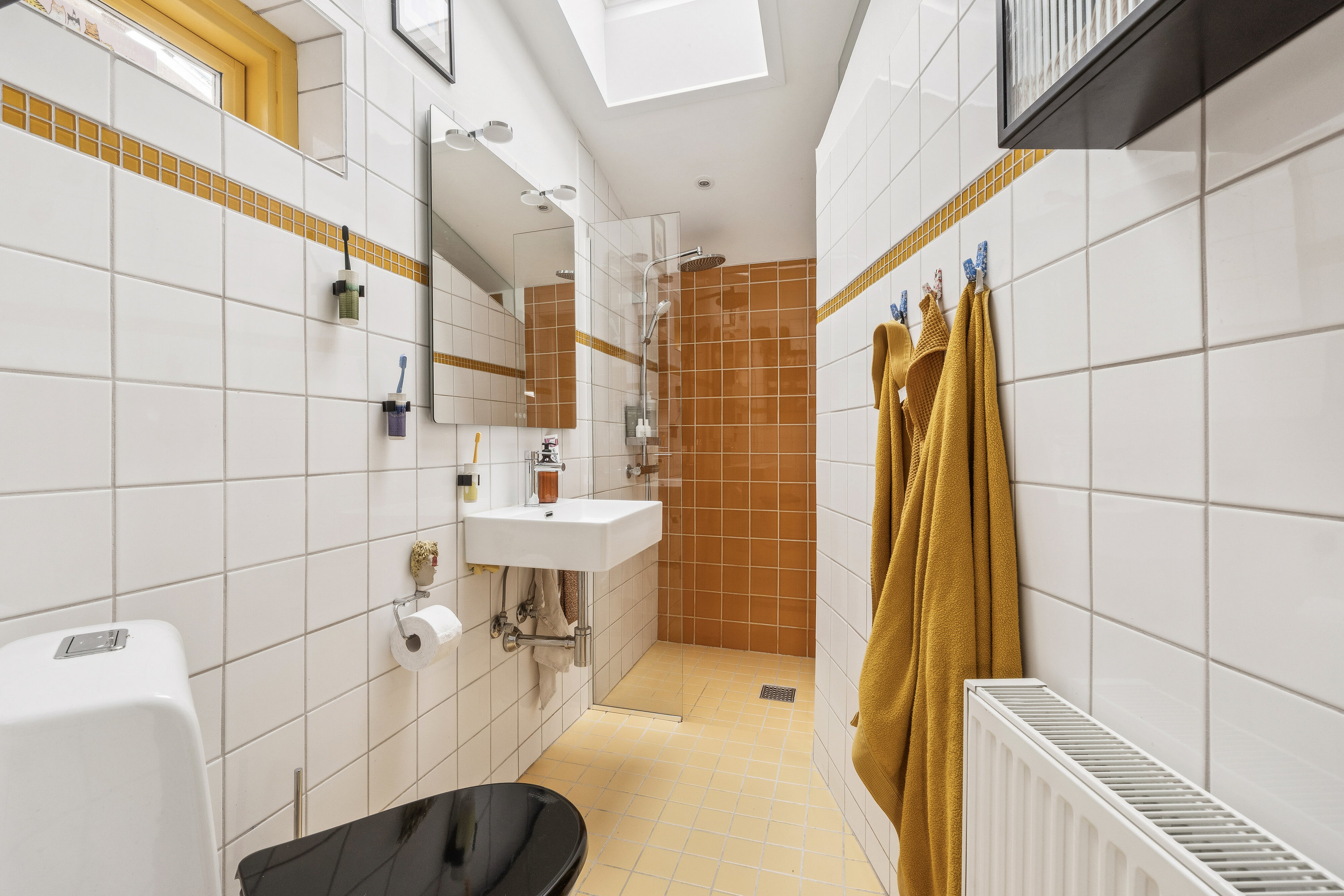 Fremhævet badeværelse billede i fuldskærmstilstand. Billede af Blomsterkrogen 21, 2620 Albertslund