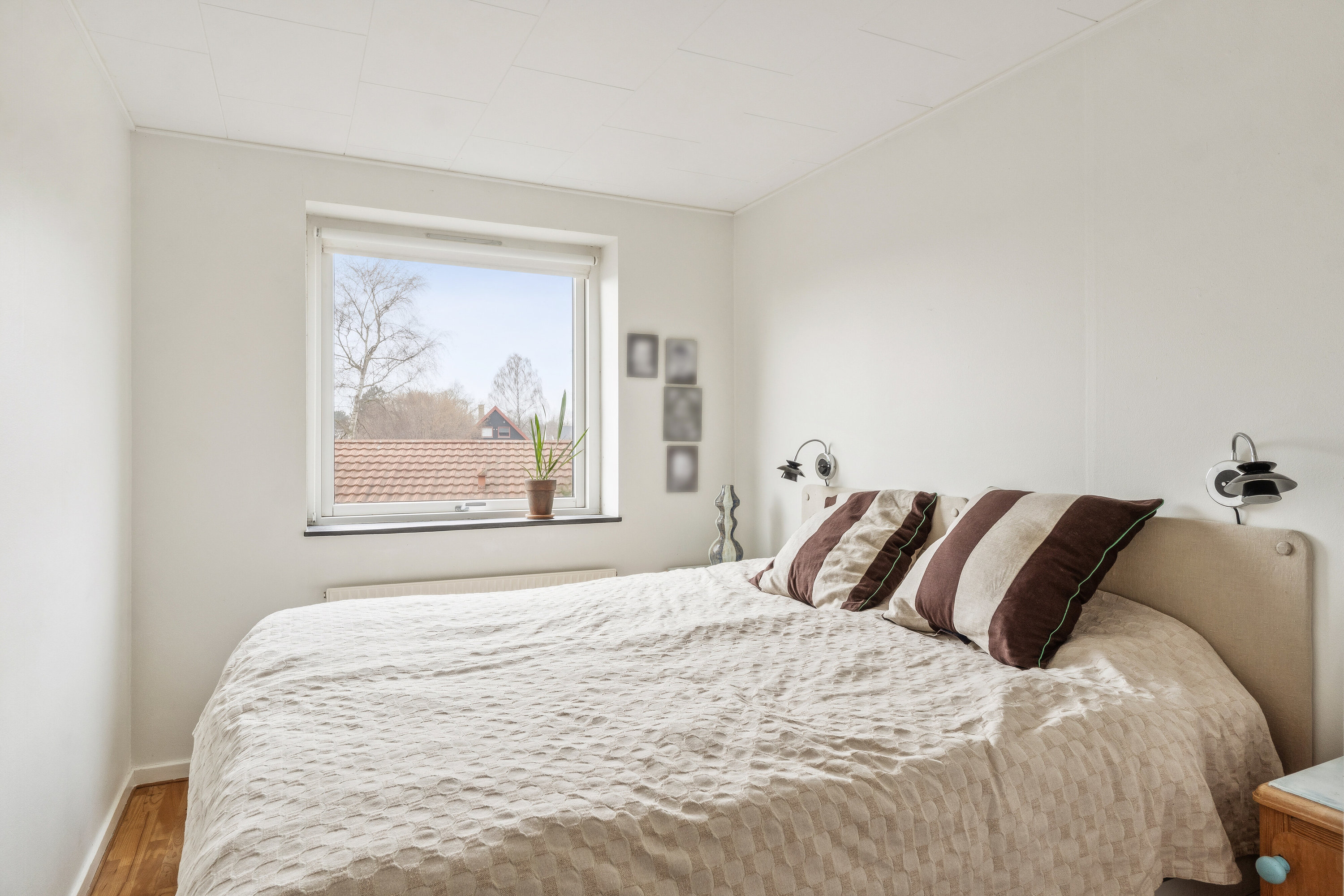 Fremhævet soveværelse billede i fuldskærmstilstand. Billede af Blomsterkrogen 21, 2620 Albertslund