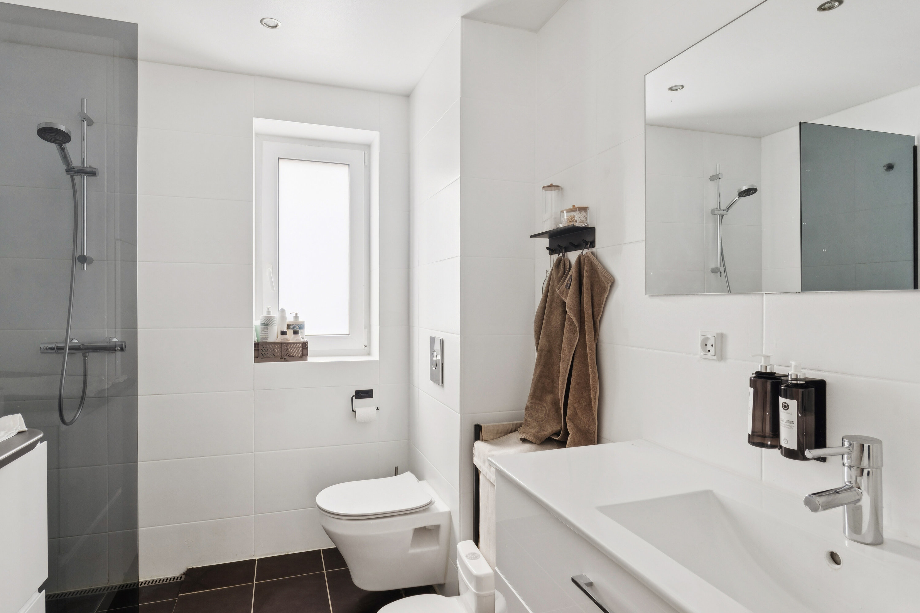 Fremhævet badeværelse billede i fuldskærmstilstand. Billede af Rødovrevej 380, st.. th., 2610 Rødovre