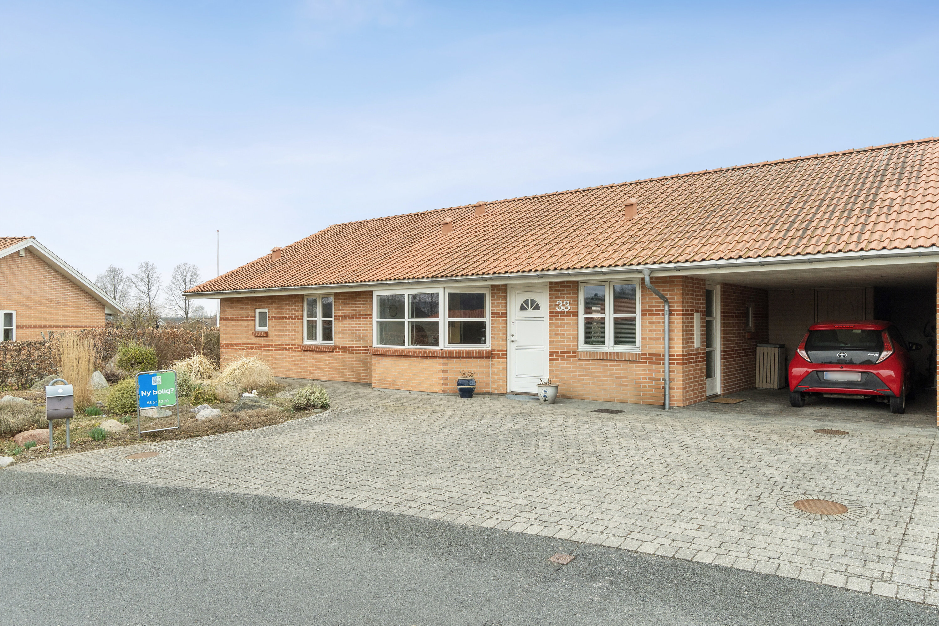 Fremhævet set fra vejen billede i fuldskærmstilstand. Billede af Randersvej 33, 4200 Slagelse