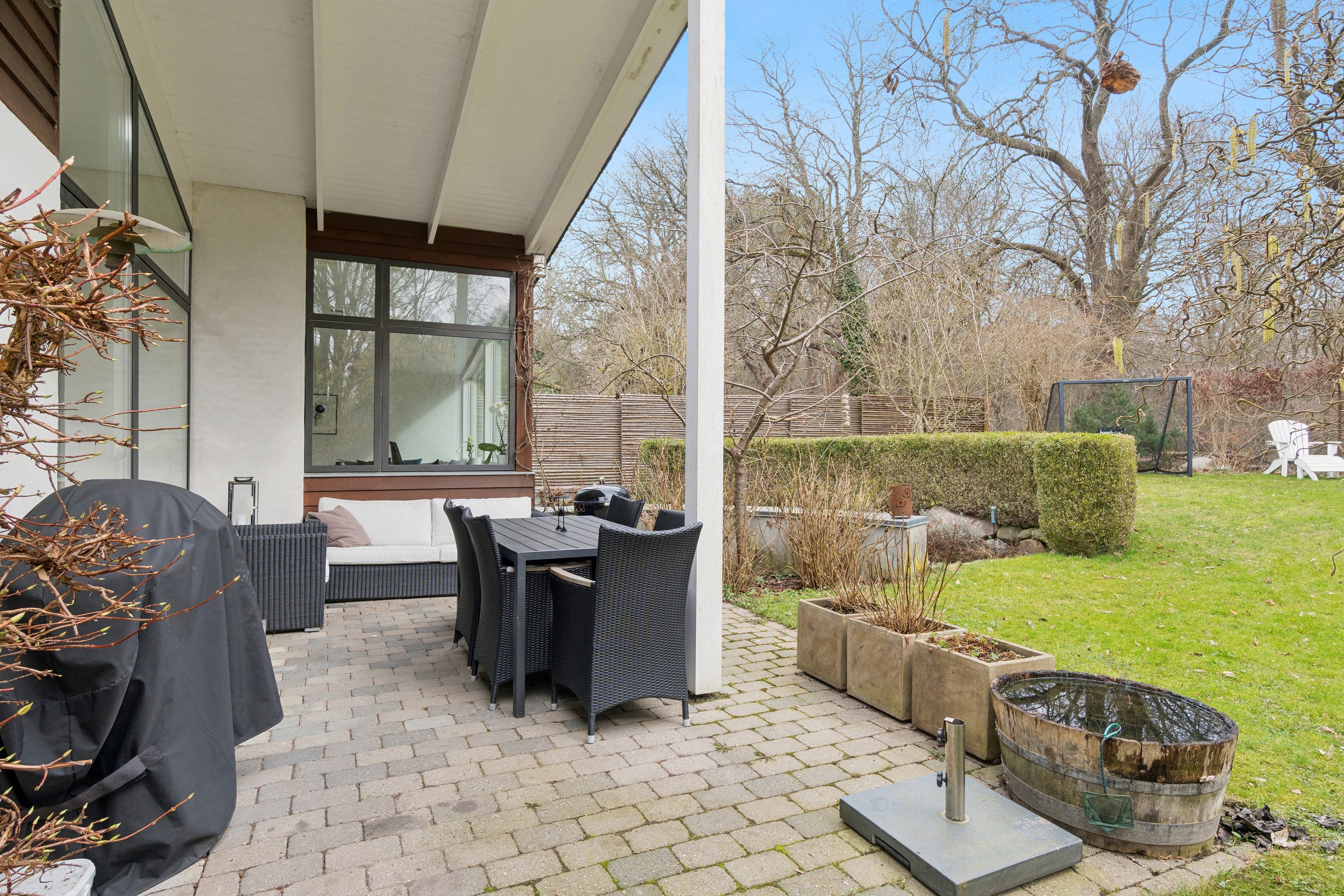 Fremhævet overdækket terrasse billede i fuldskærmstilstand. Billede af Dyrehavegårdsvej 46B, 2800 Kongens Lyngby