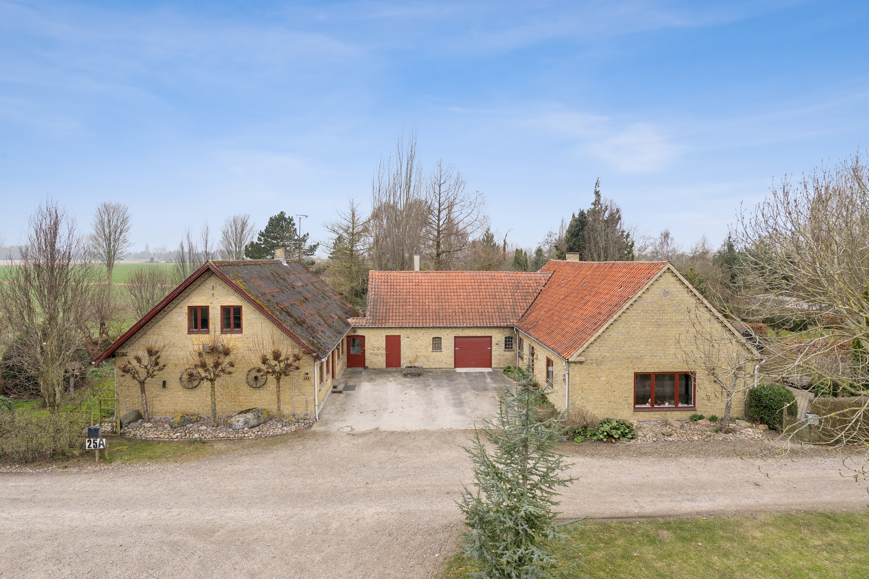Fremhævet set fra haven billede i fuldskærmstilstand. Billede af Teglværksvej 25 A og B, Revninge, 5300 Kerteminde