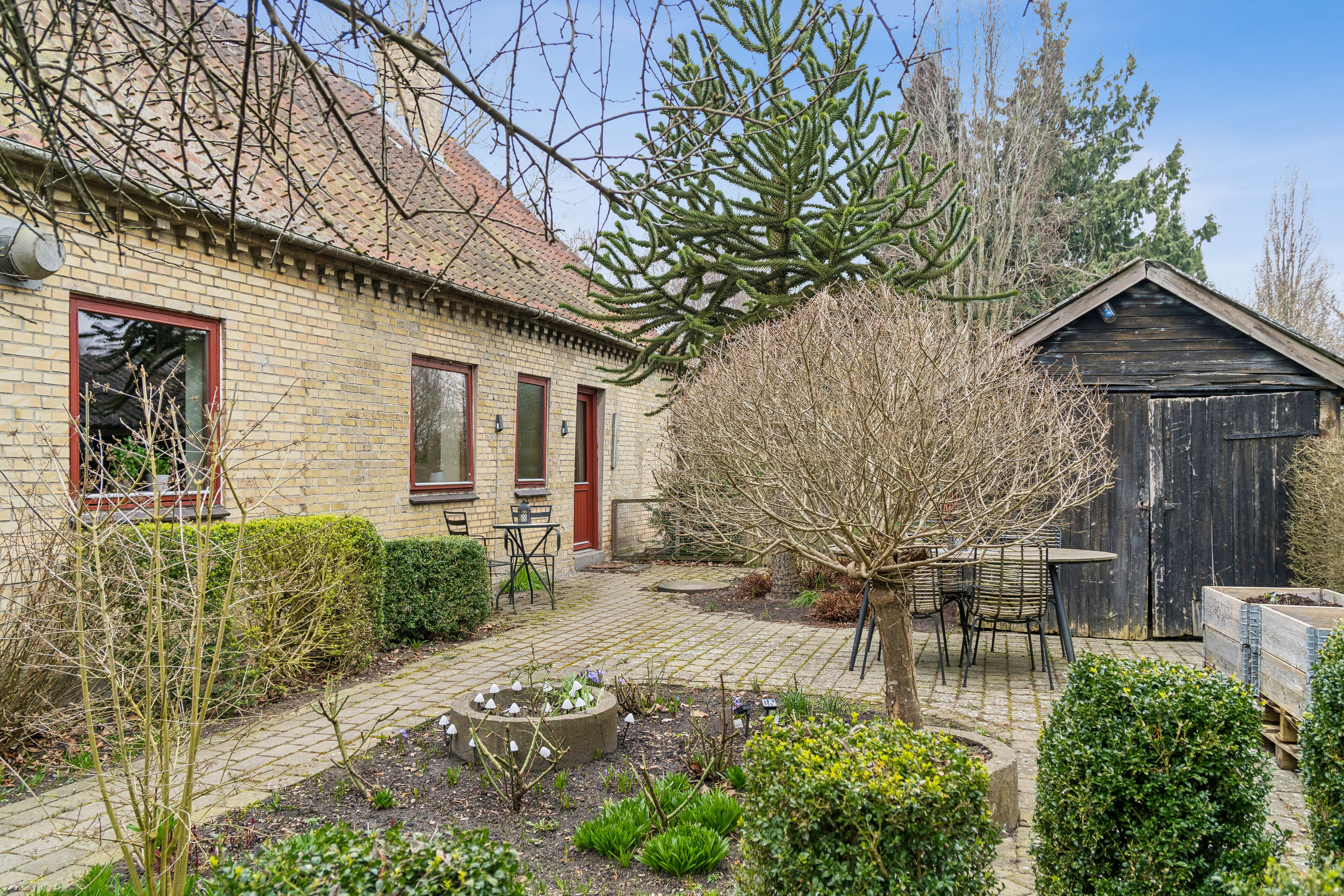 Fremhævet set fra haven billede i fuldskærmstilstand. Billede af Teglværksvej 25 A og B, Revninge, 5300 Kerteminde