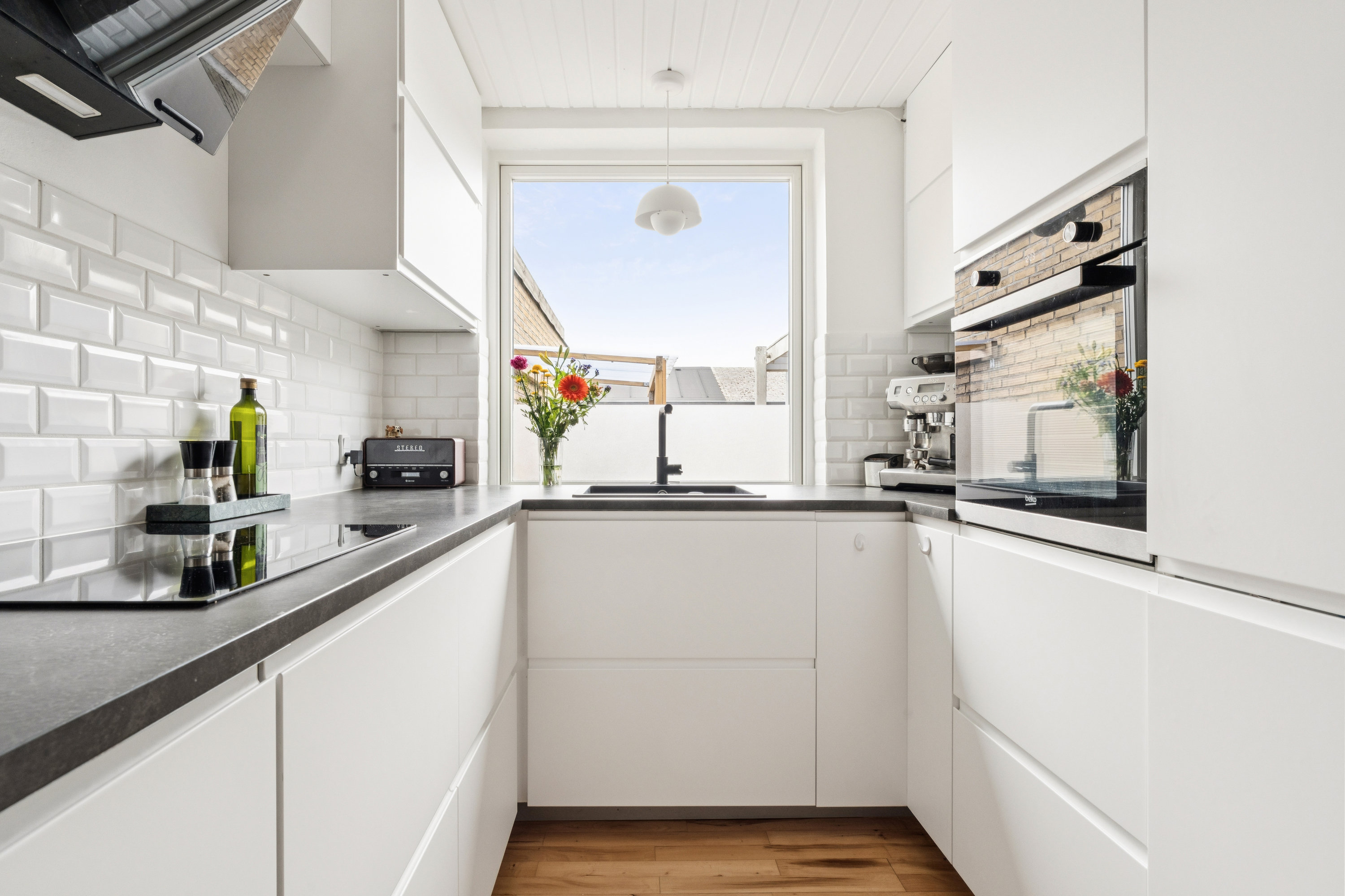 Fremhævet køkken billede i fuldskærmstilstand. Billede af Godske Lindenovs Vej 121, Gug, 9210 Aalborg SØ