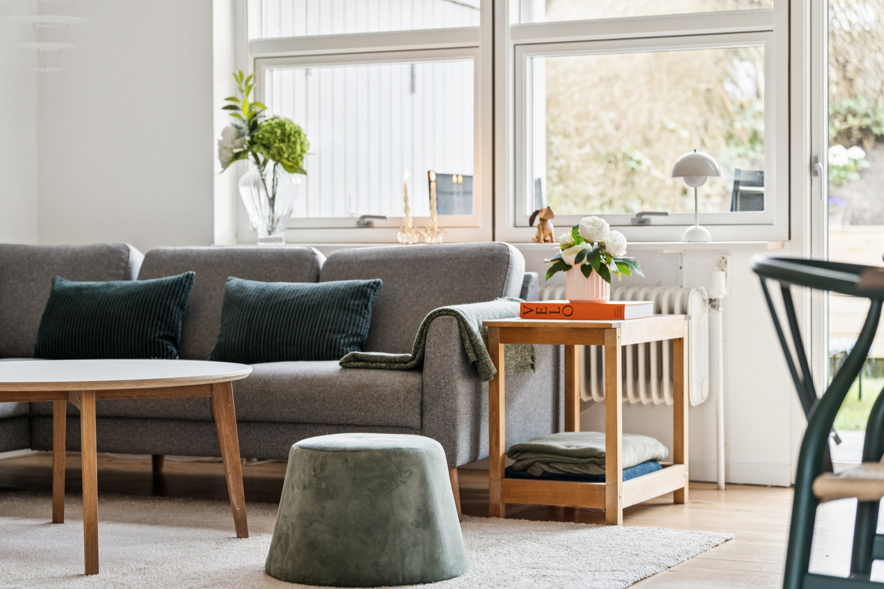 Fremhævet stue billede i fuldskærmstilstand. Billede af Godske Lindenovs Vej 121, Gug, 9210 Aalborg SØ