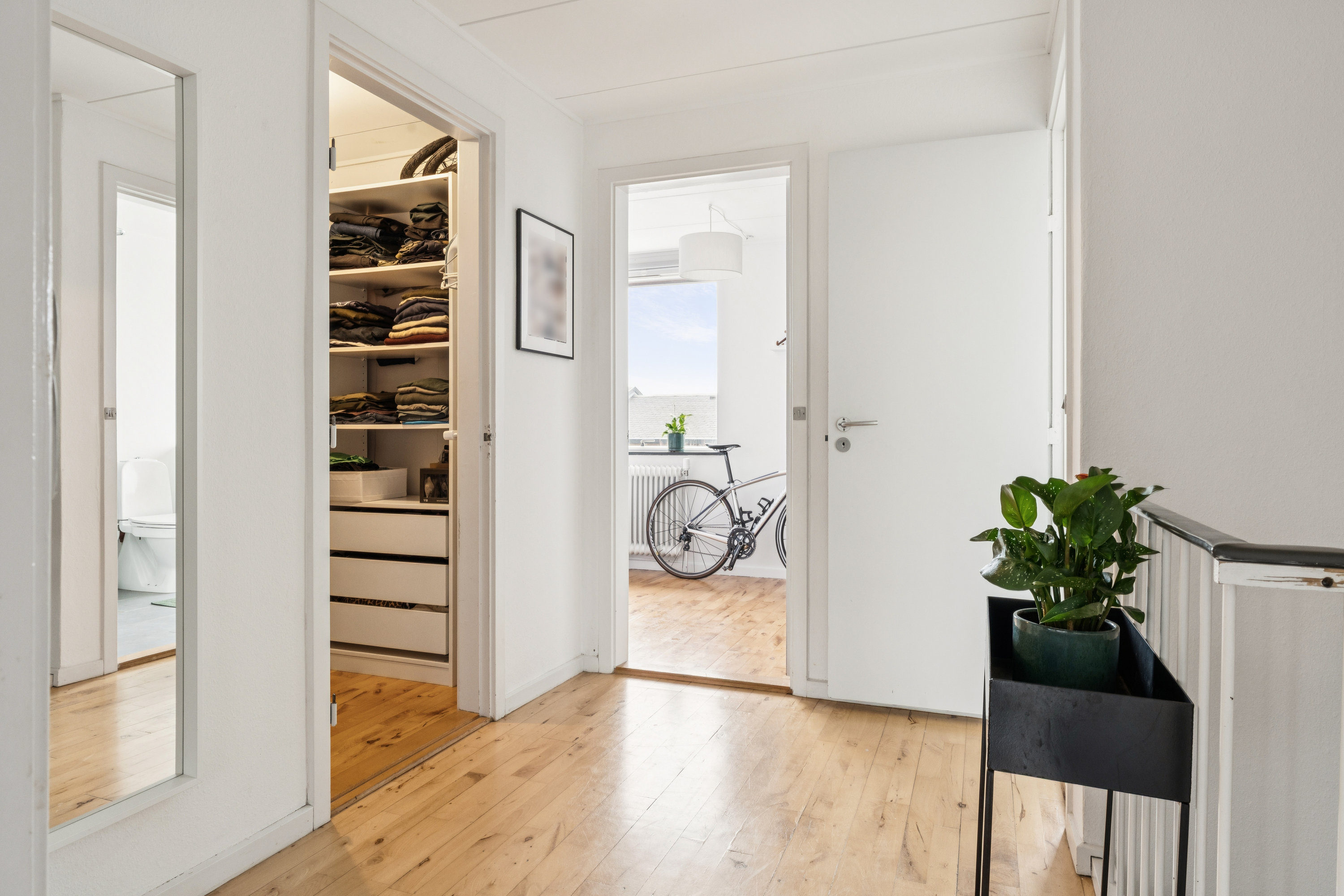 Fremhævet gang billede i fuldskærmstilstand. Billede af Godske Lindenovs Vej 121, Gug, 9210 Aalborg SØ