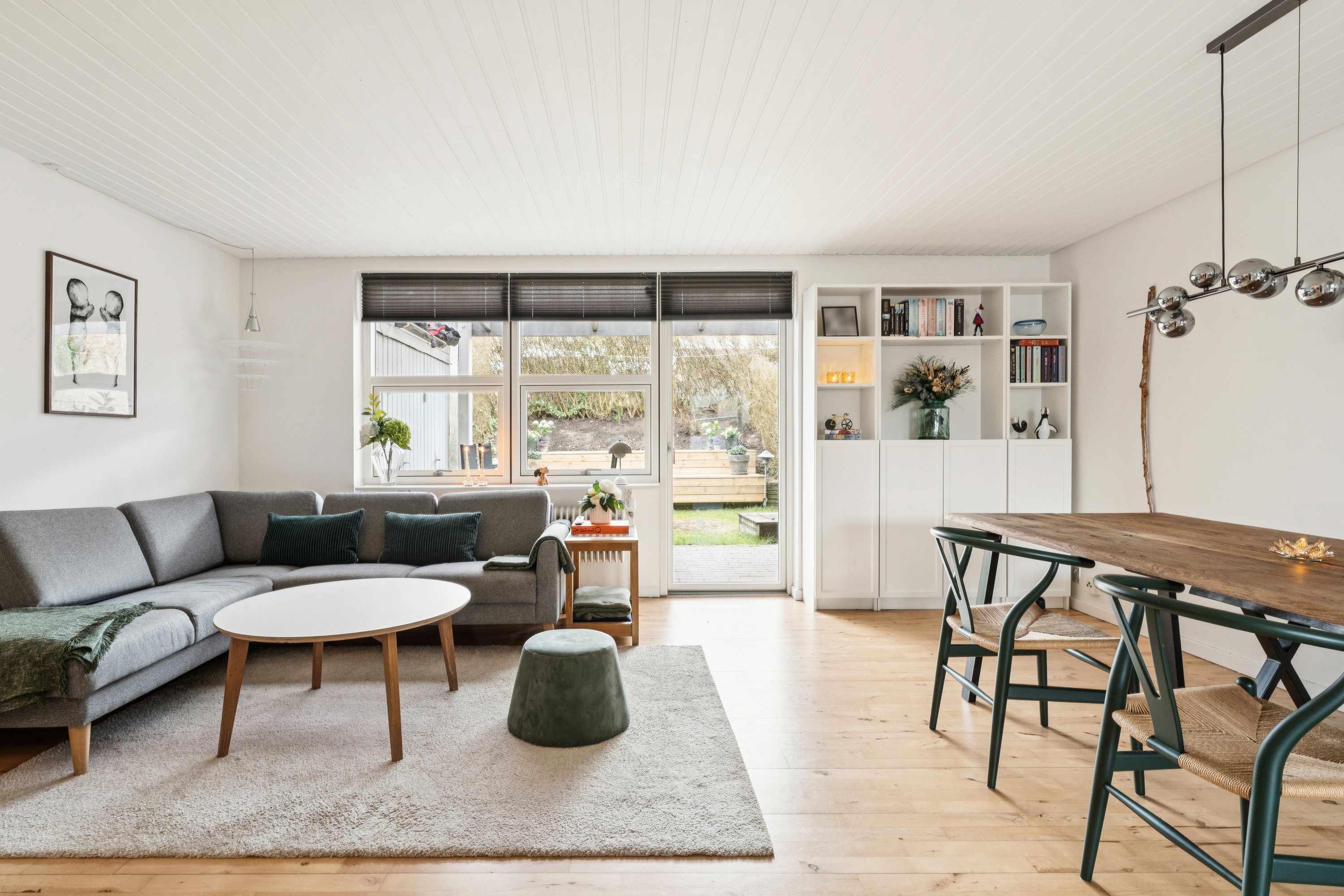 Fremhævet stue billede i fuldskærmstilstand. Billede af Godske Lindenovs Vej 121, Gug, 9210 Aalborg SØ