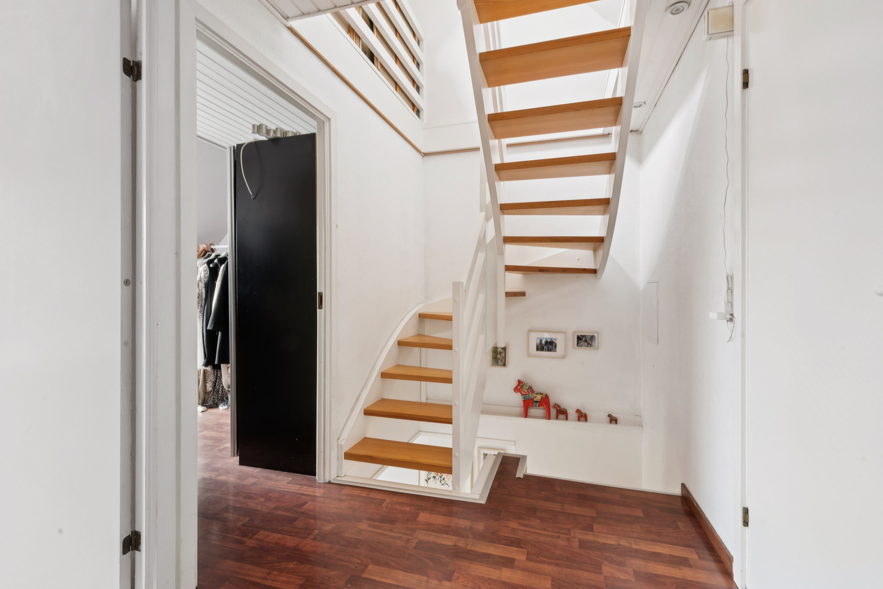 Fremhævet trappe billede i fuldskærmstilstand. Billede af Gammelmosevej 317E, 2880 Bagsværd