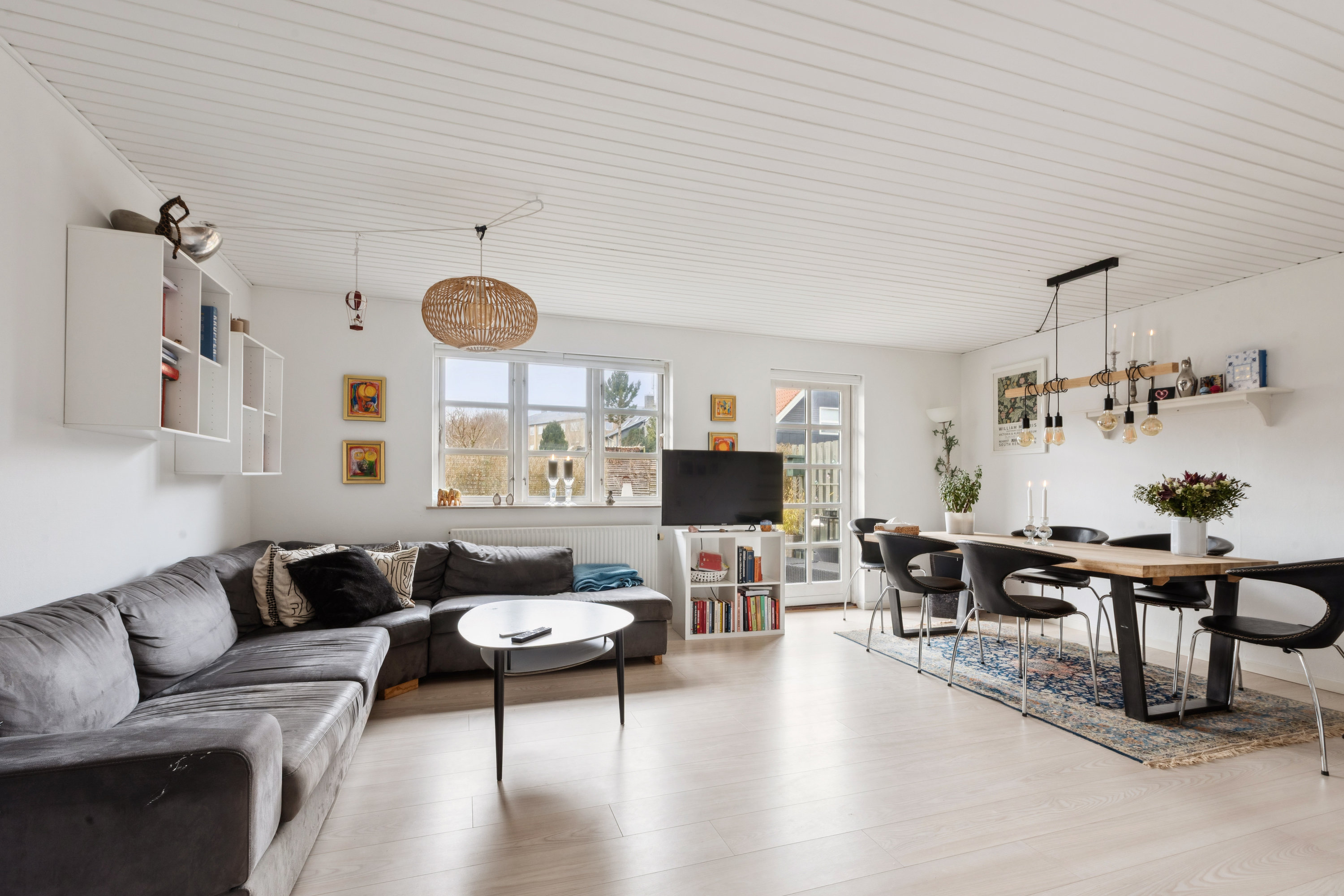 Fremhævet stue billede i fuldskærmstilstand. Billede af Gammelmosevej 317E, 2880 Bagsværd