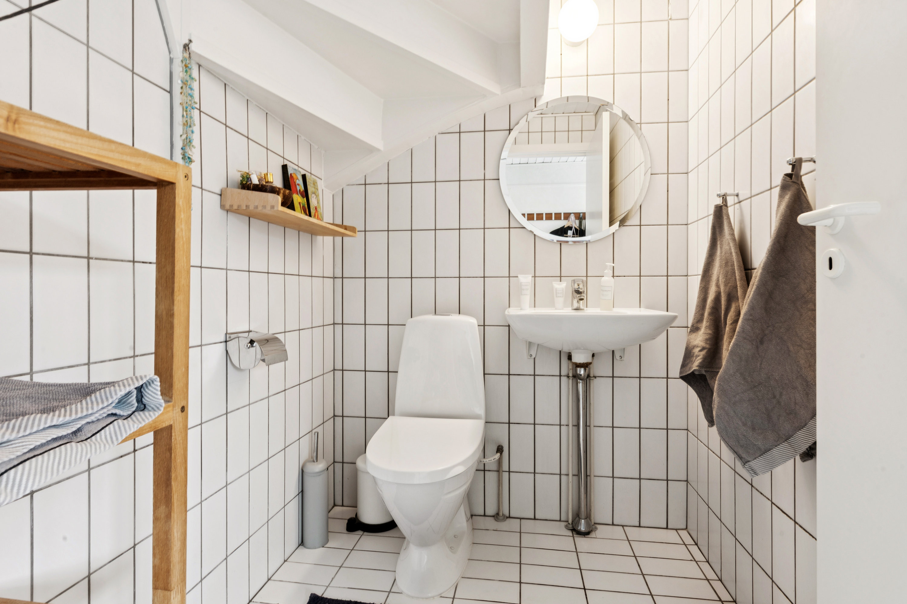 Fremhævet badeværelse billede i fuldskærmstilstand. Billede af Gammelmosevej 317E, 2880 Bagsværd