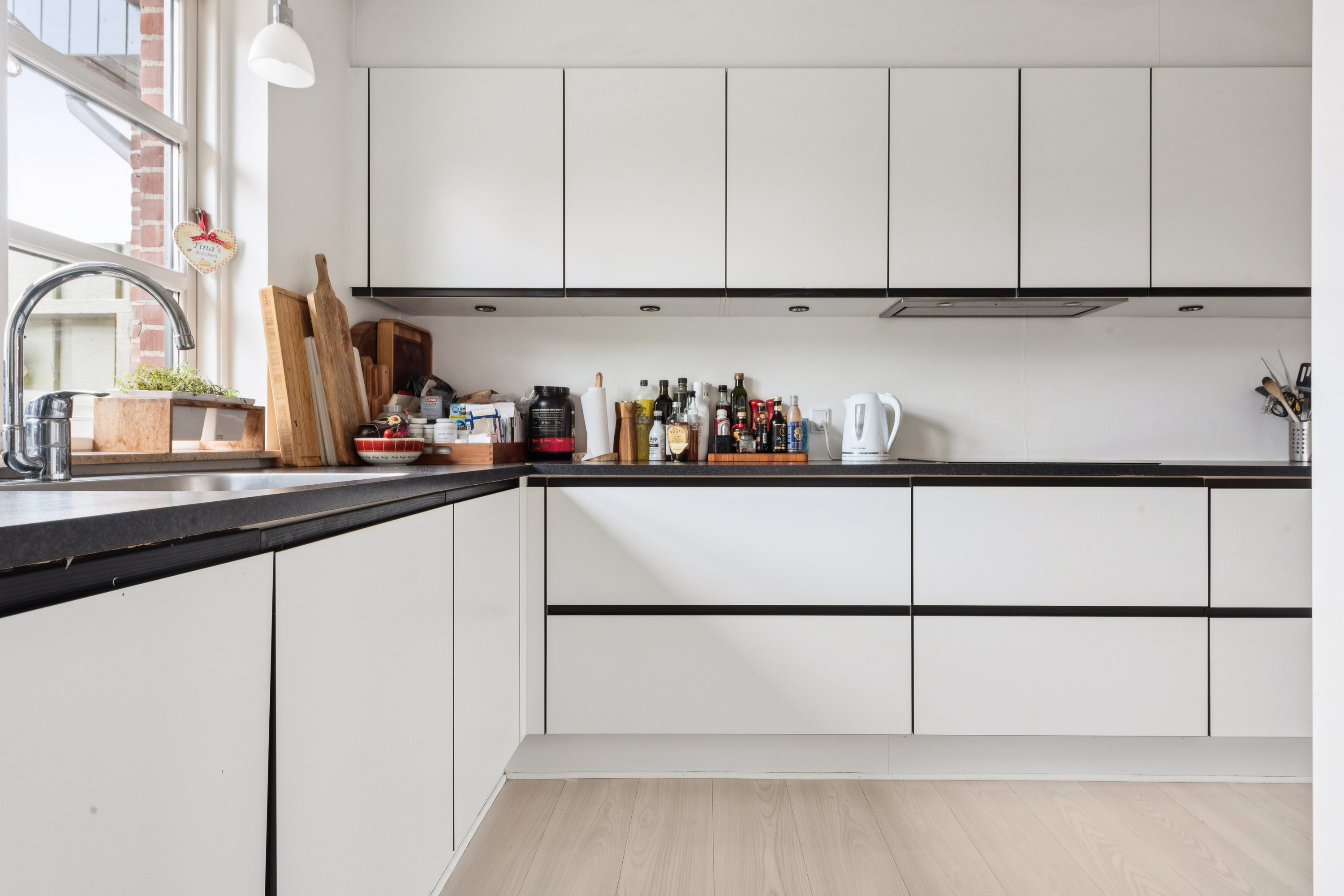 Fremhævet køkken billede i fuldskærmstilstand. Billede af Gammelmosevej 317E, 2880 Bagsværd