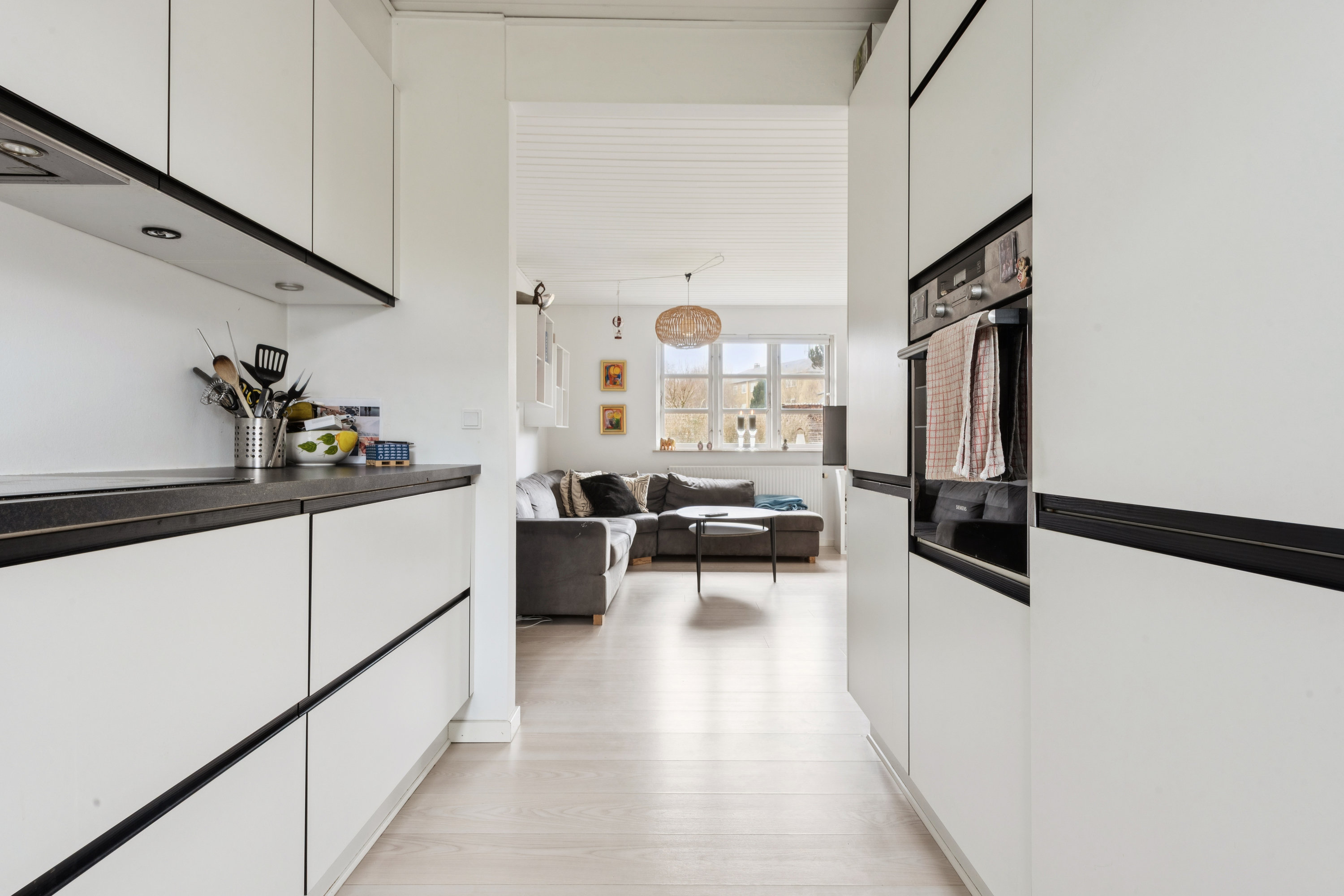 Fremhævet køkken billede i fuldskærmstilstand. Billede af Gammelmosevej 317E, 2880 Bagsværd