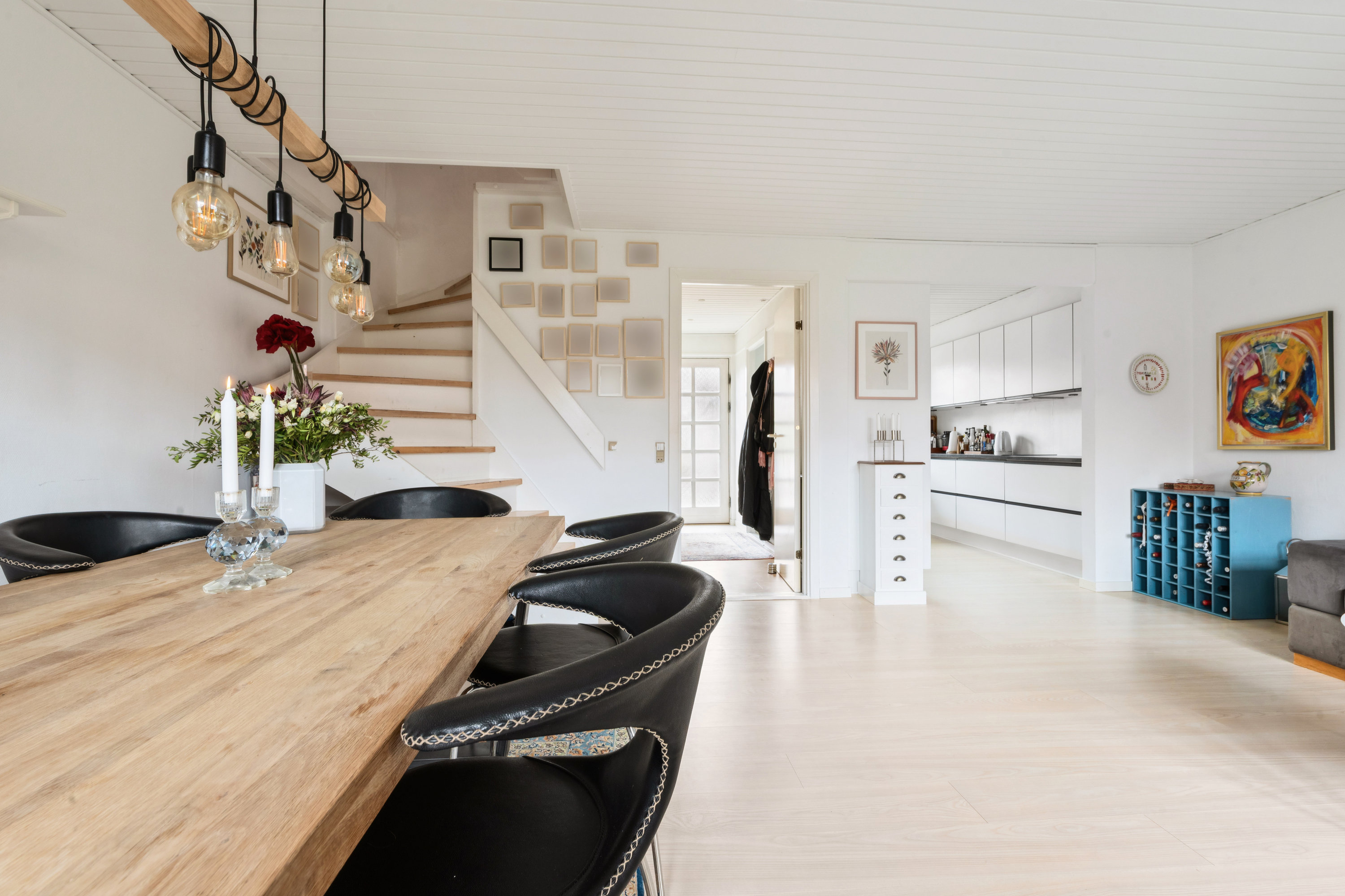 Fremhævet stue billede i fuldskærmstilstand. Billede af Gammelmosevej 317E, 2880 Bagsværd