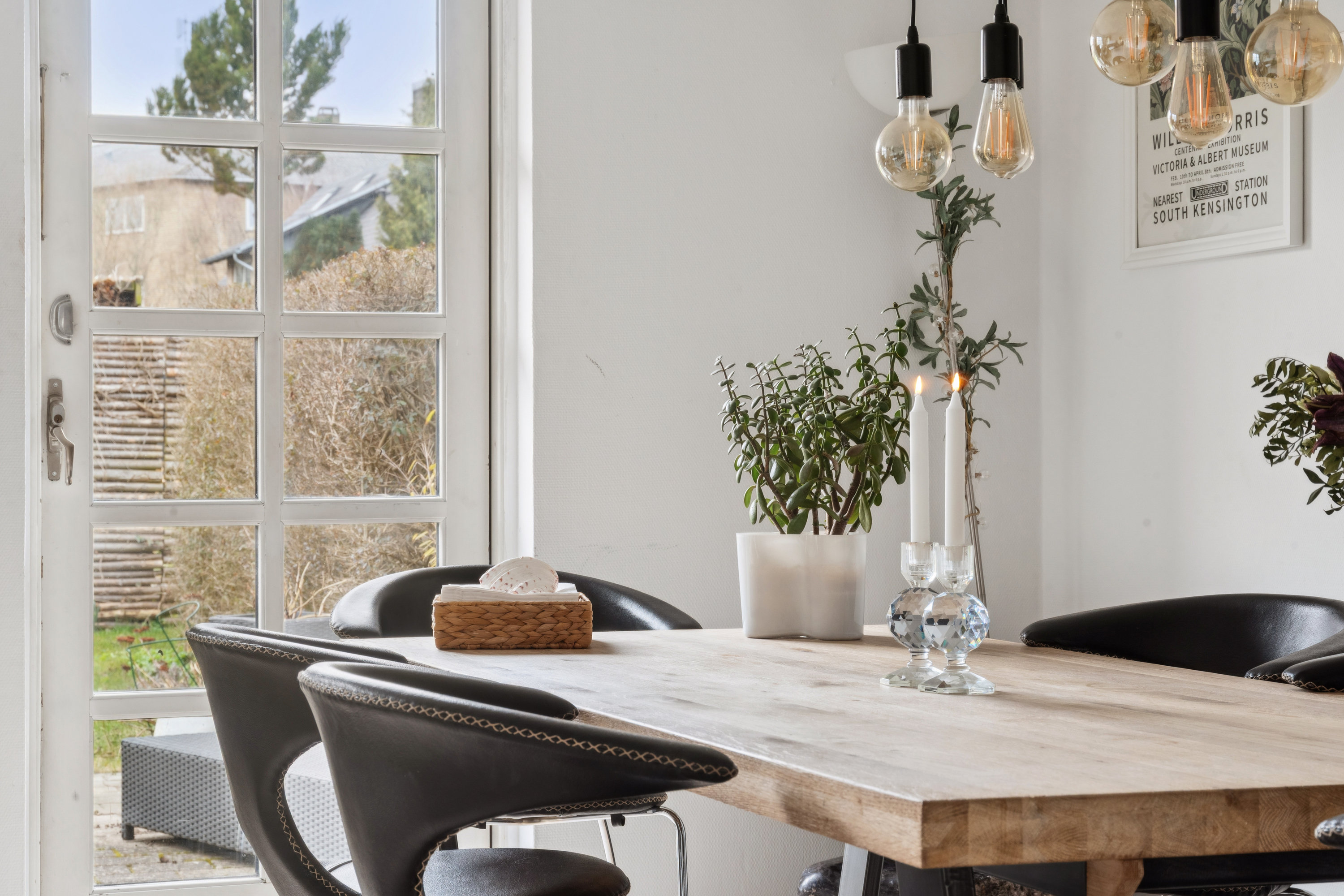 Fremhævet stue billede i fuldskærmstilstand. Billede af Gammelmosevej 317E, 2880 Bagsværd