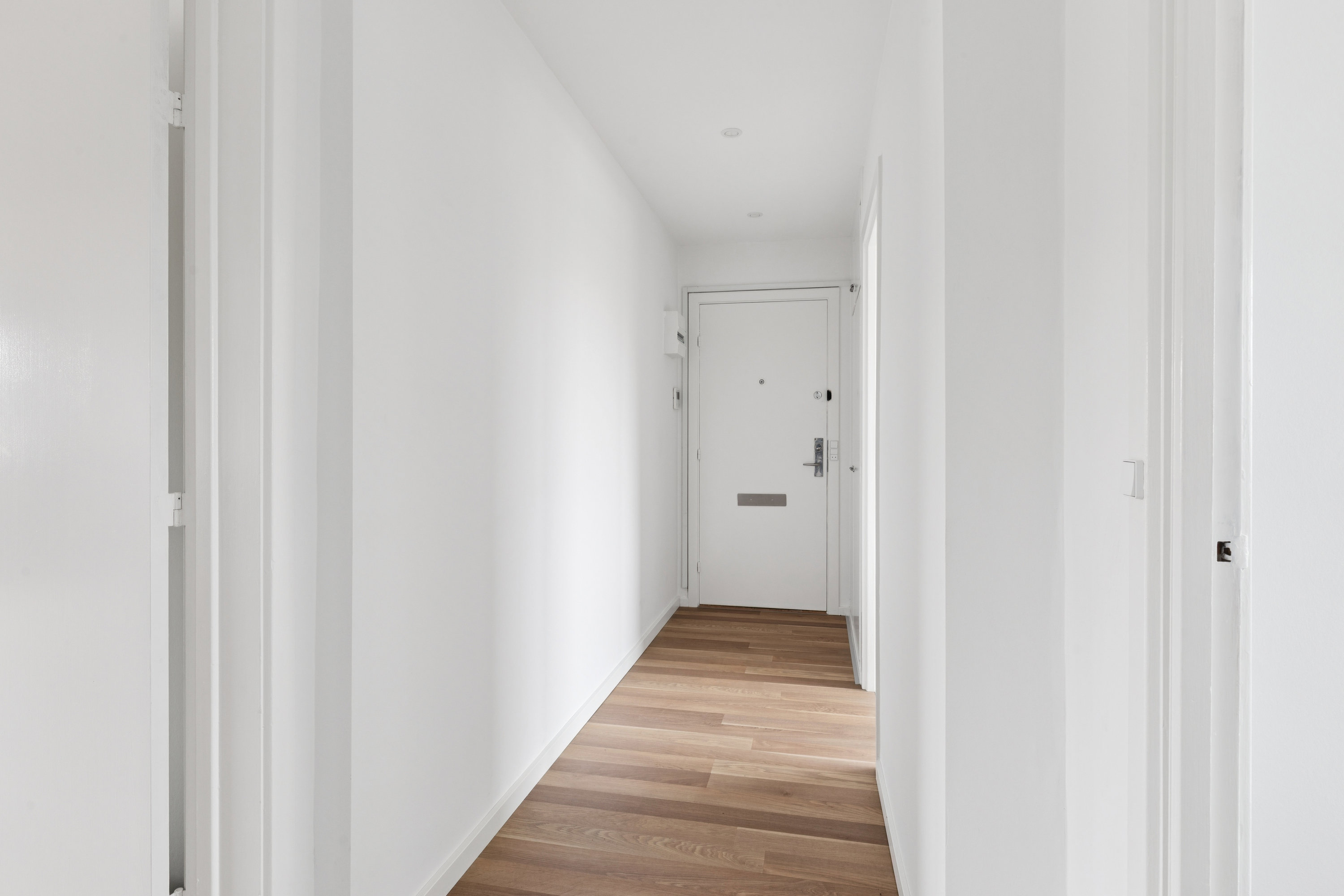 Fremhævet gang billede i fuldskærmstilstand. Billede af Rønnevangshusene 47, 2. tv., 2630 Taastrup