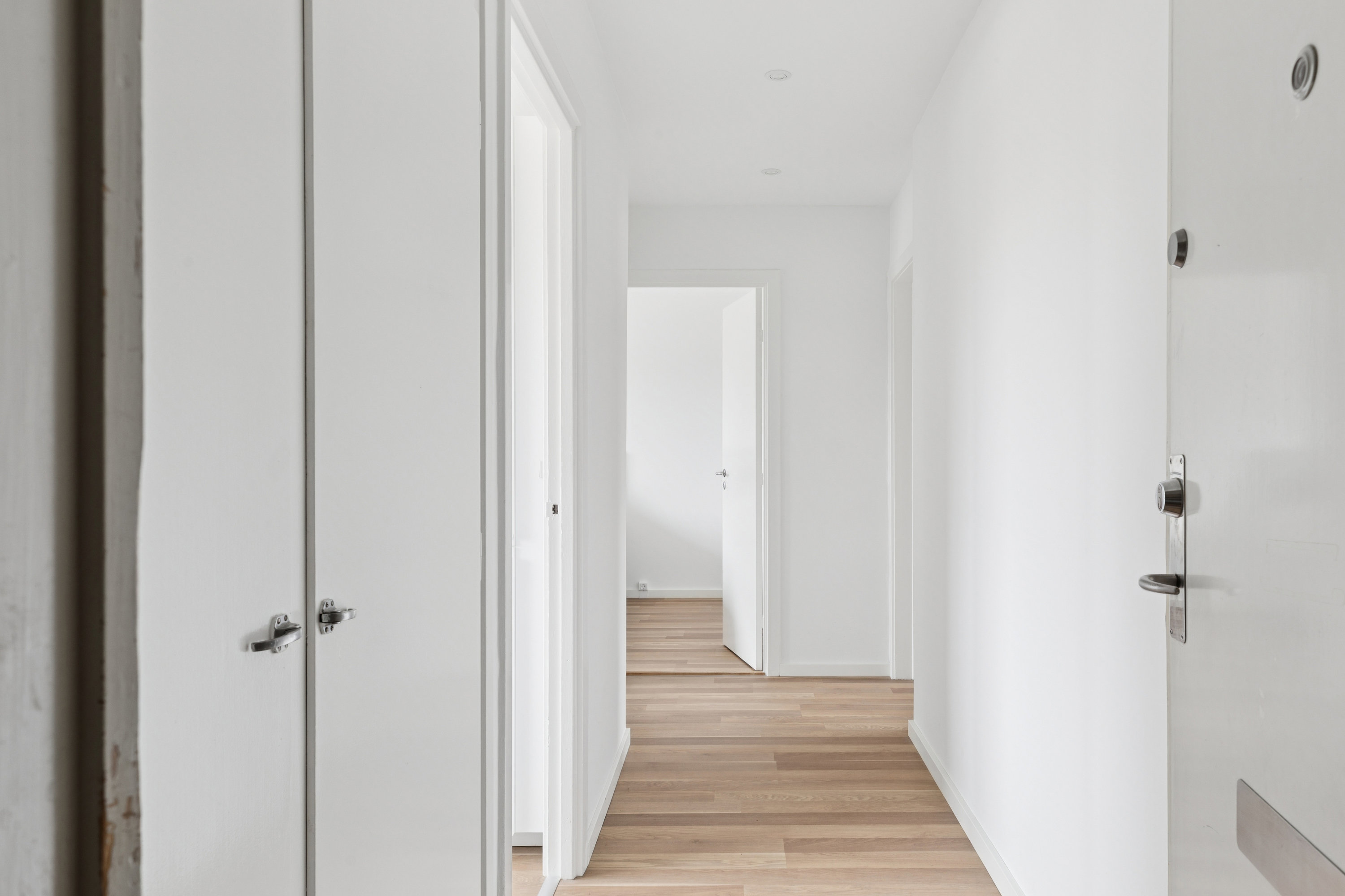 Fremhævet gang billede i fuldskærmstilstand. Billede af Rønnevangshusene 47, 2. tv., 2630 Taastrup