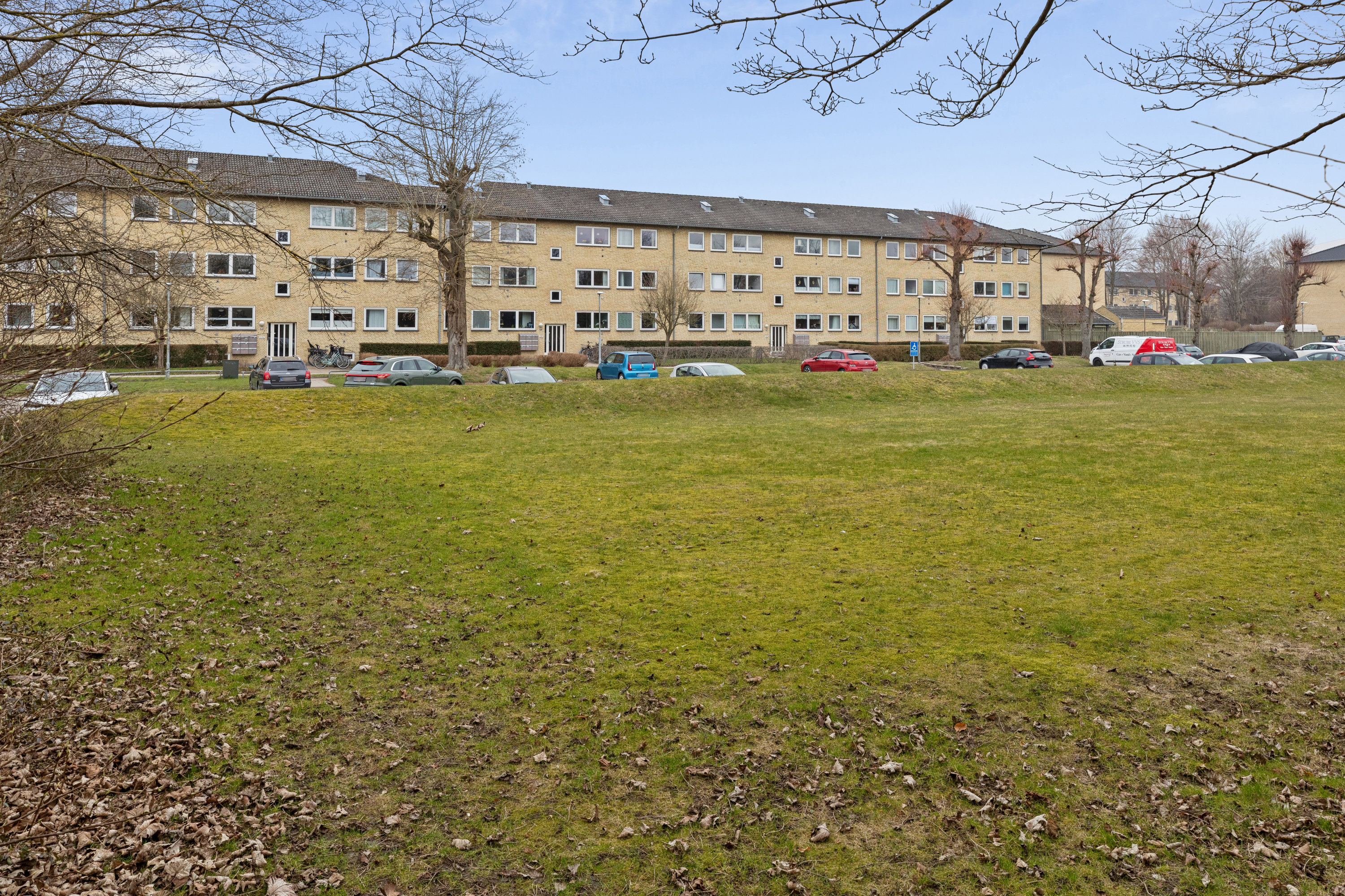 Fremhævet andet billede i fuldskærmstilstand. Billede af Rønnevangshusene 47, 2. tv., 2630 Taastrup