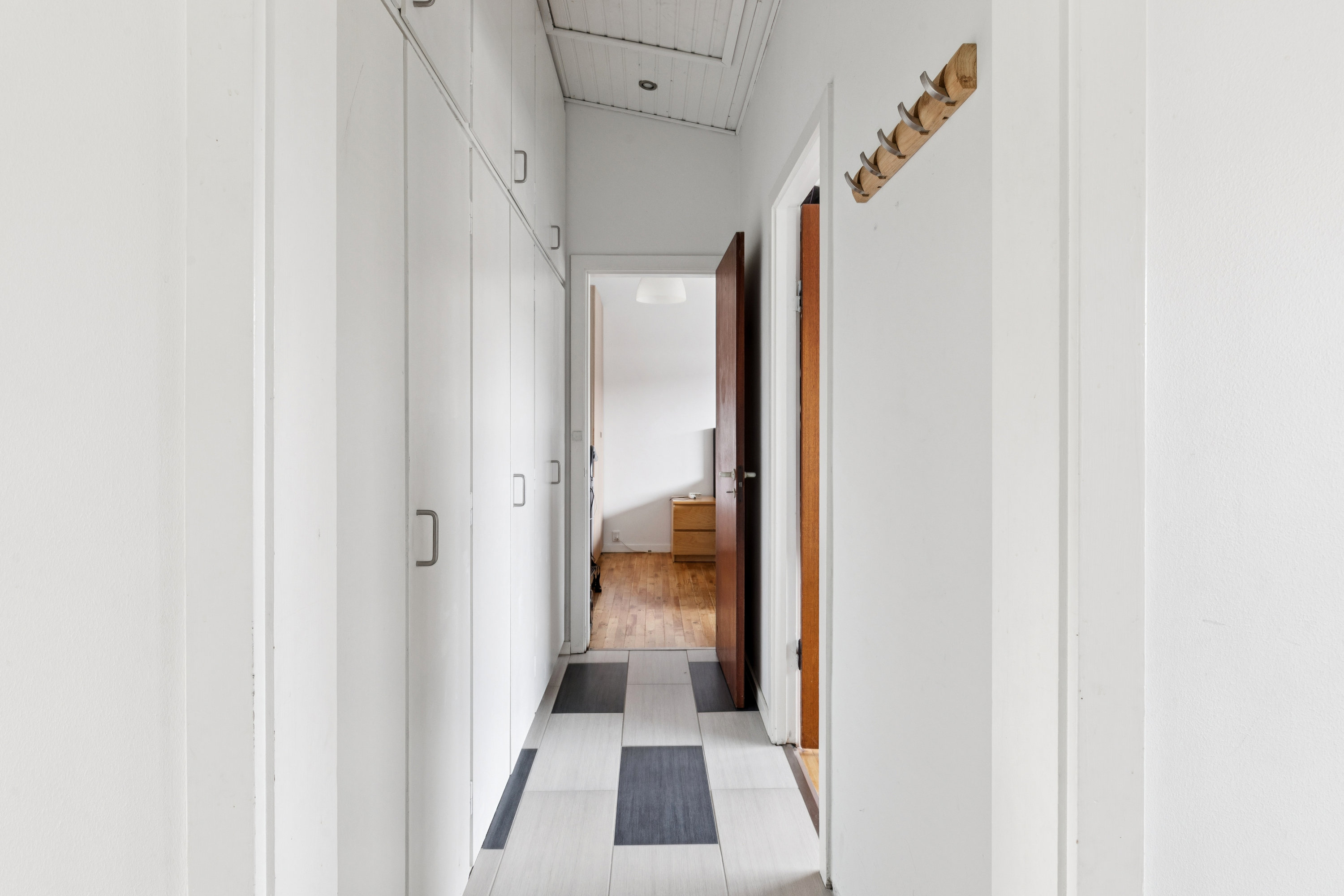 Fremhævet gang billede i fuldskærmstilstand. Billede af Sankt Olavs Alle 94, 2630 Taastrup