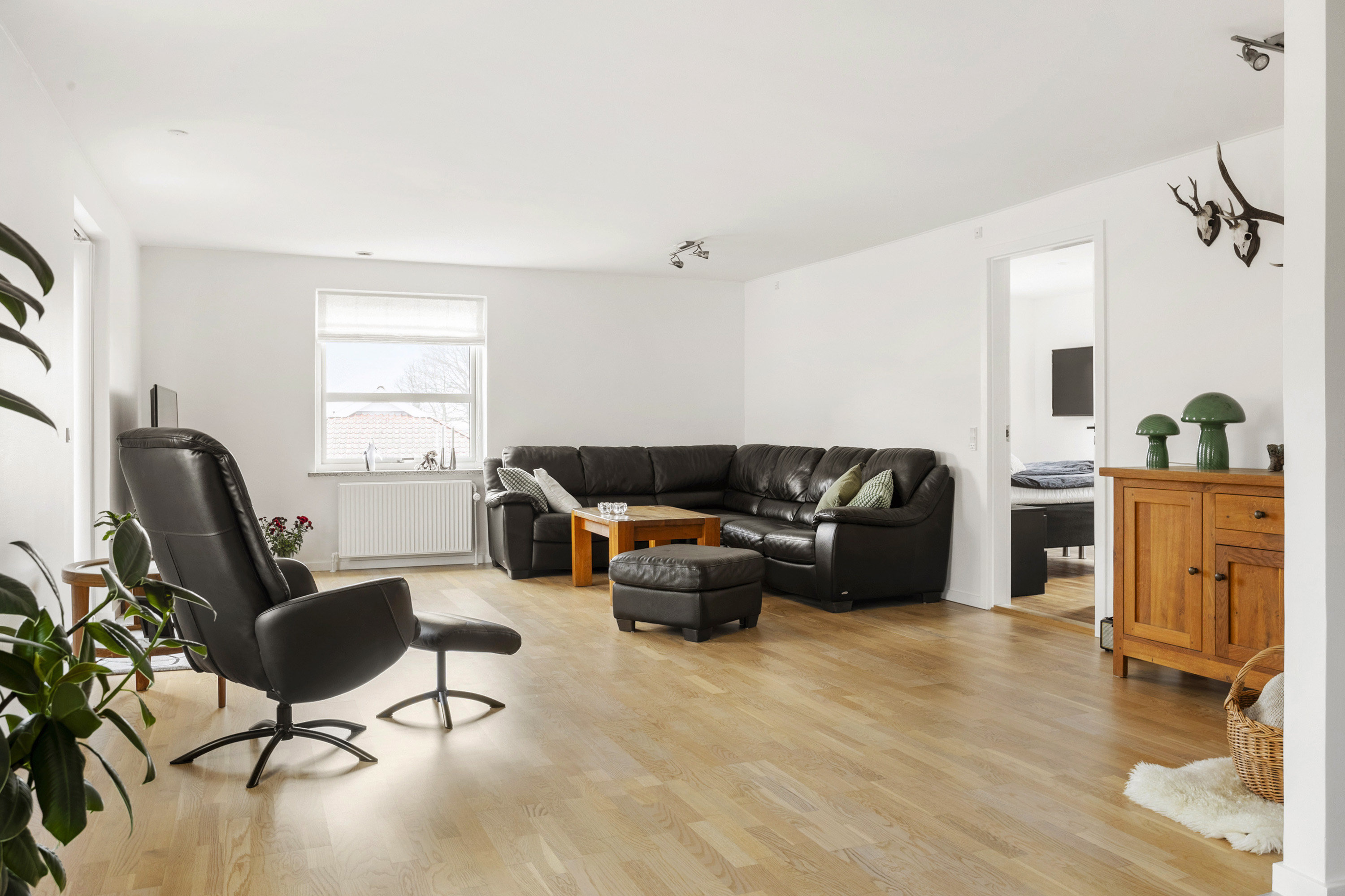 Fremhævet stue billede i fuldskærmstilstand. Billede af Agervænget 6, Tved, 6000 Kolding