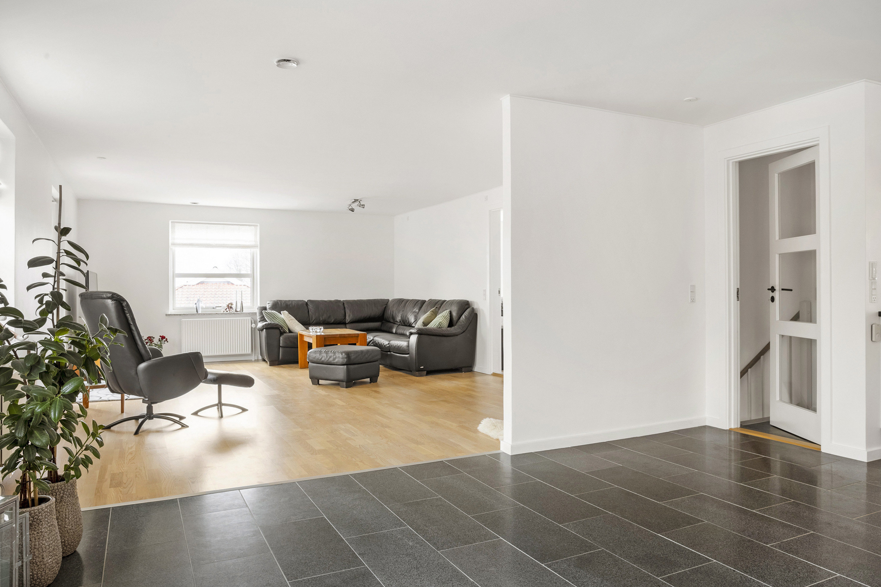 Fremhævet stue billede i fuldskærmstilstand. Billede af Agervænget 6, Tved, 6000 Kolding