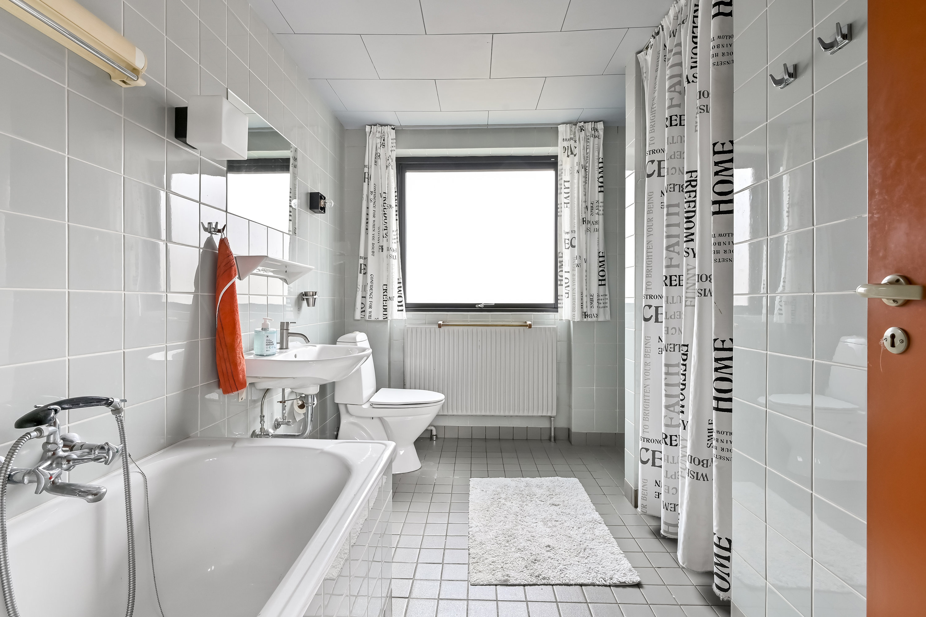 Fremhævet badeværelse billede i fuldskærmstilstand. Billede af Schubertsvej 3, 7400 Herning