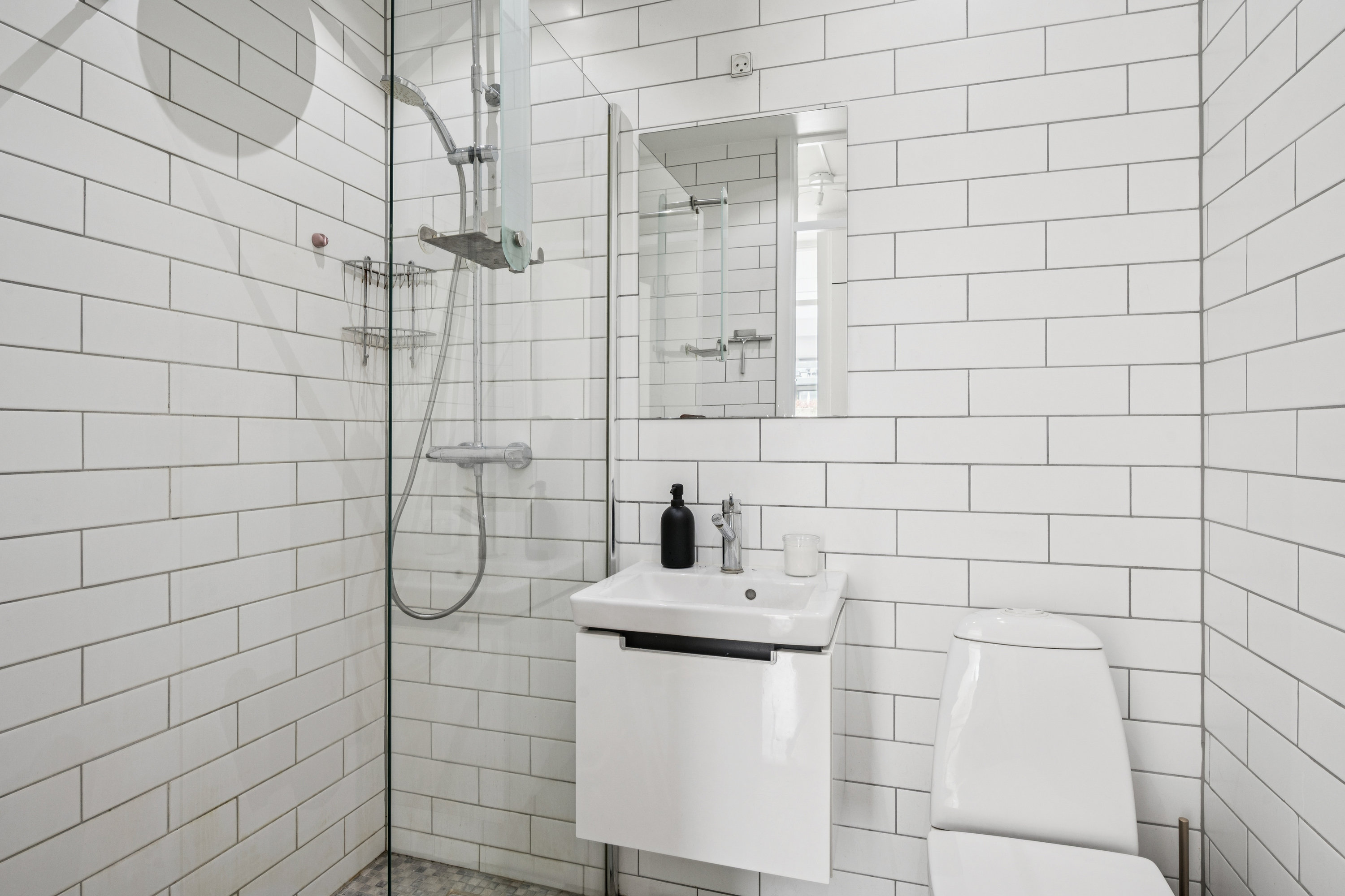 Fremhævet badeværelse billede i fuldskærmstilstand. Billede af Brobjerg Parkvej 95, st.. 1., 8250 Egå