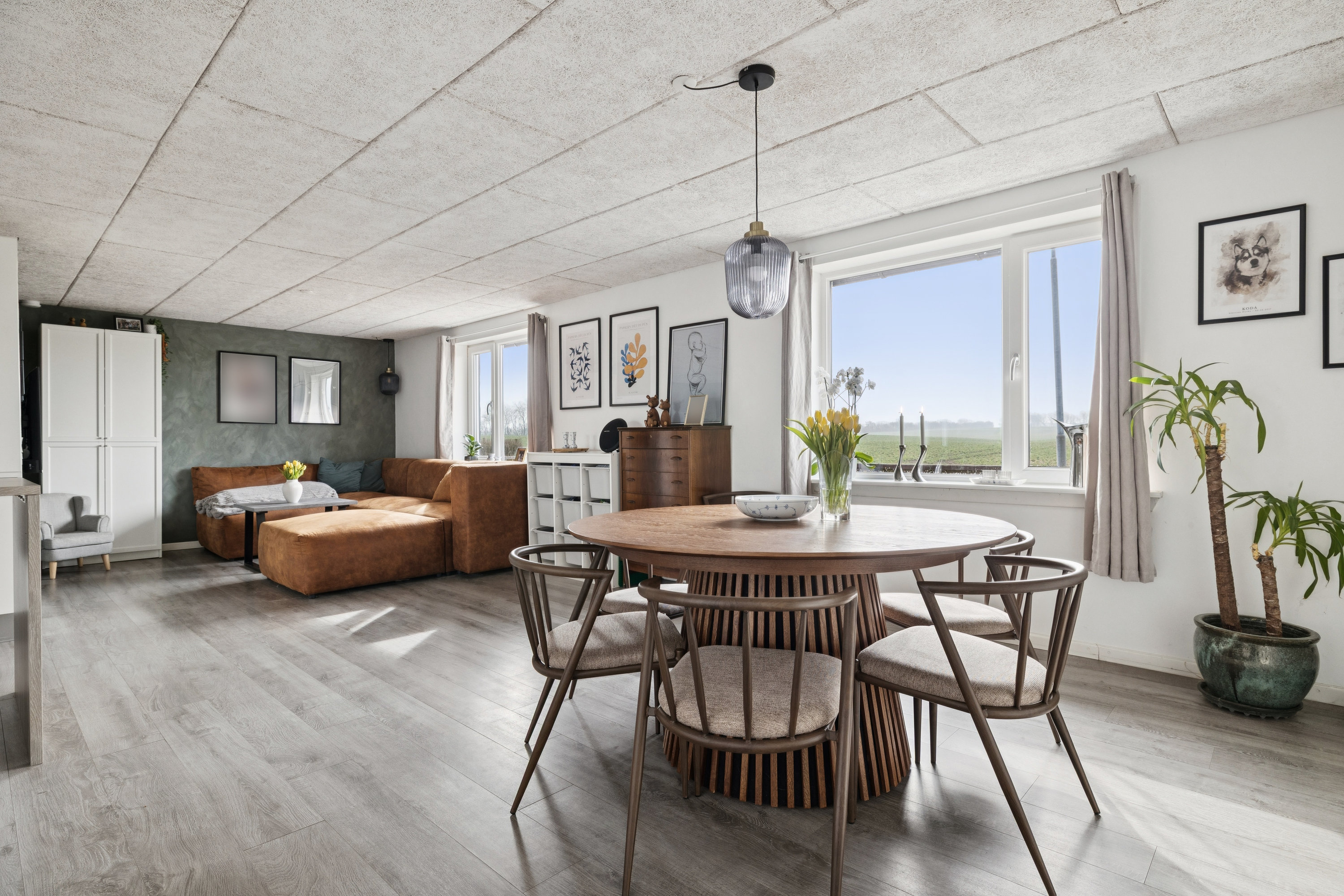 Fremhævet stue billede i fuldskærmstilstand. Billede af Rævebakken 1, 9500 Hobro