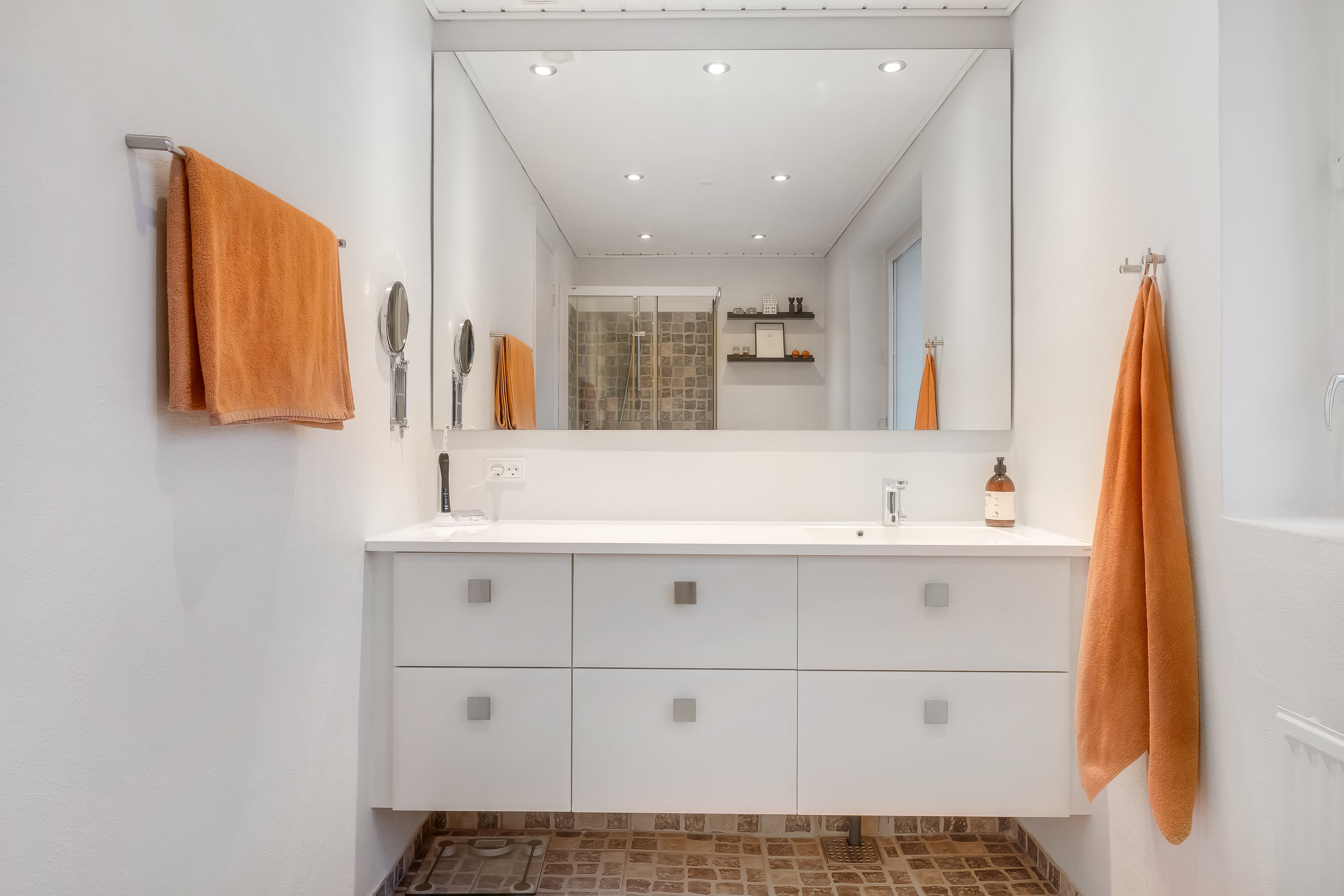 Fremhævet badeværelse billede i fuldskærmstilstand. Billede af Ved Banen 3, 6800 Varde