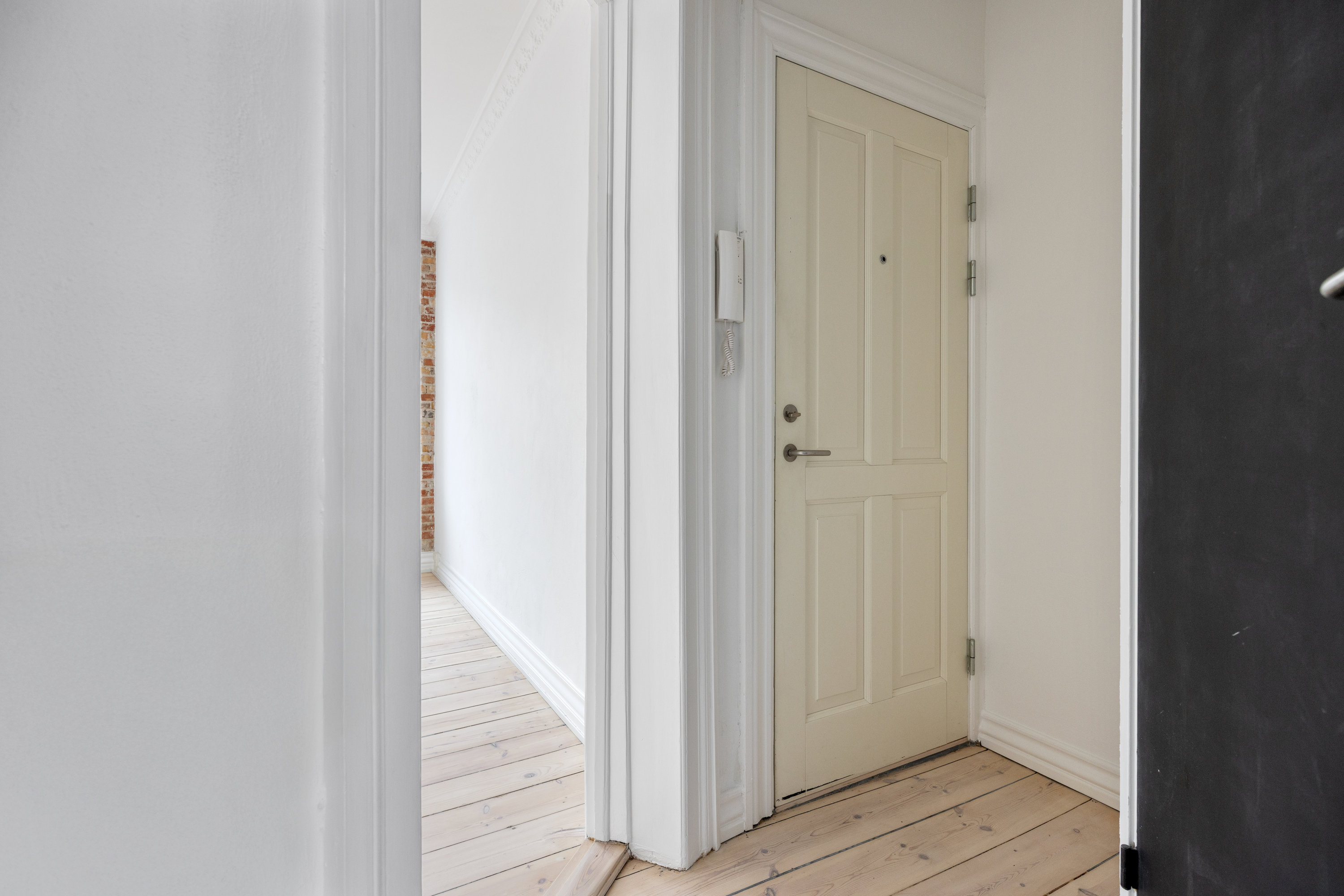 Fremhævet entré billede i fuldskærmstilstand. Billede af Rolfsvej 29, 3. th., 2000 Frederiksberg