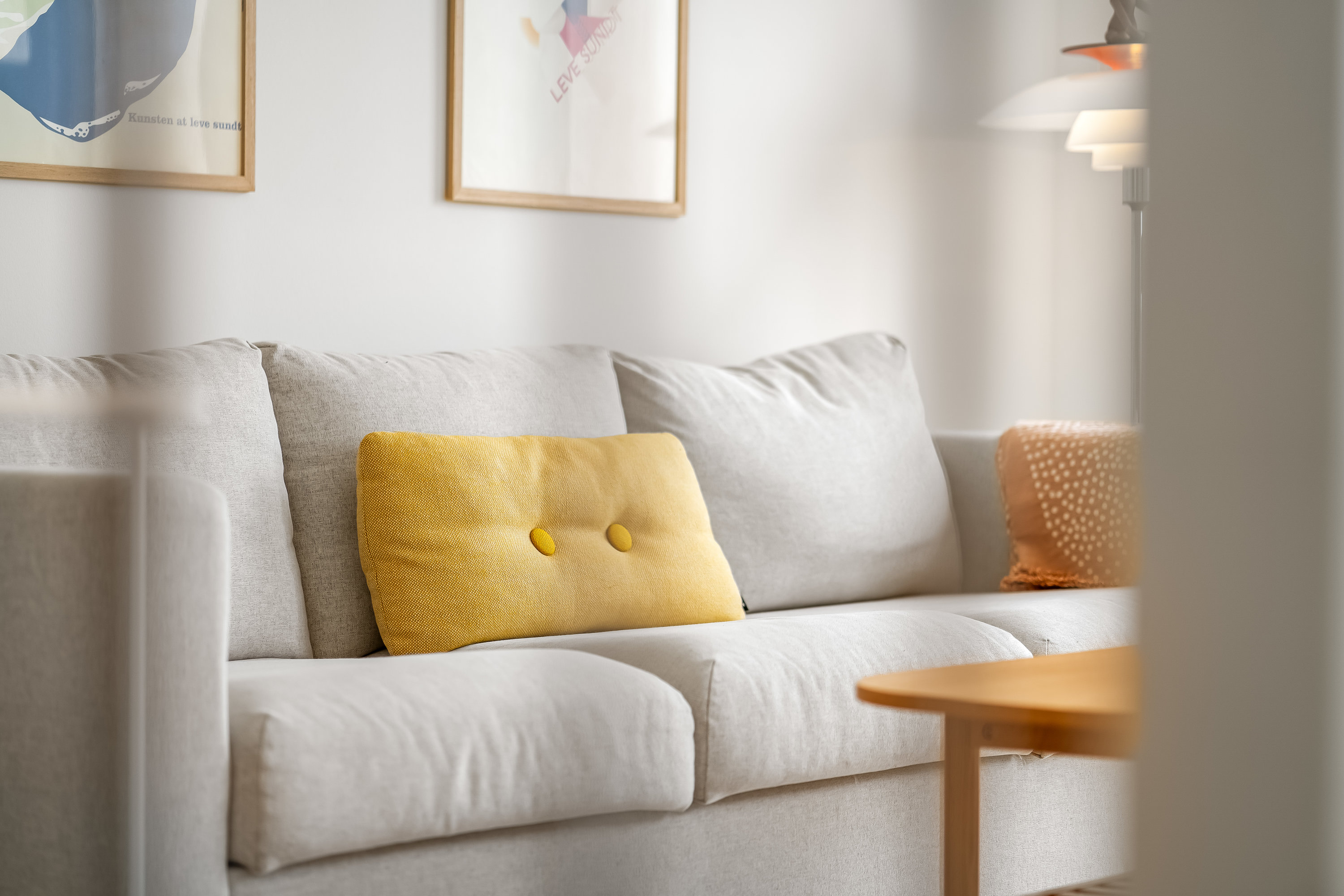 Fremhævet stue billede i fuldskærmstilstand. Billede af Amorbuen 27, 3400 Hillerød