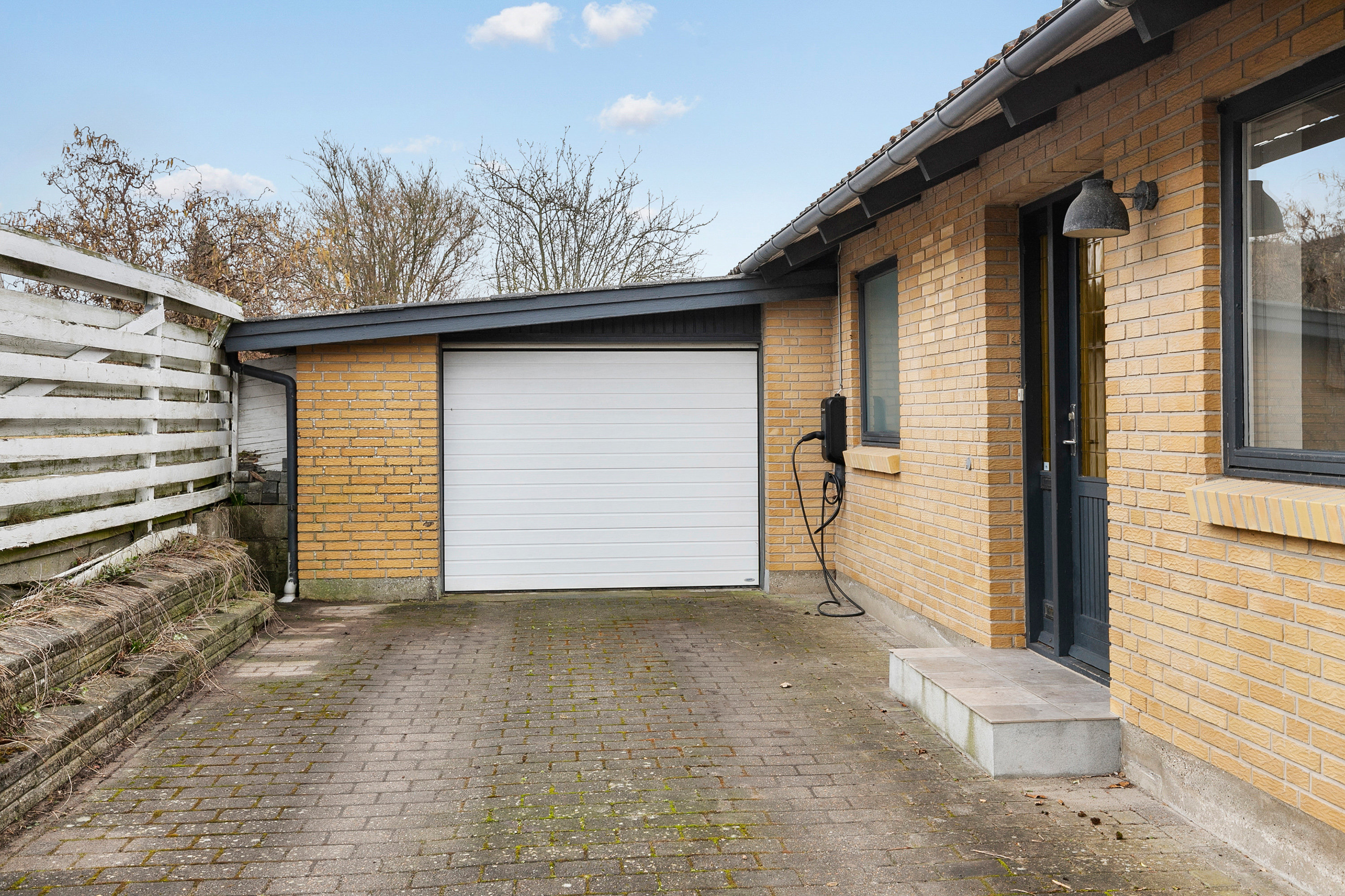 Fremhævet facade billede i fuldskærmstilstand. Billede af Pilevej 16, 9620 Aalestrup