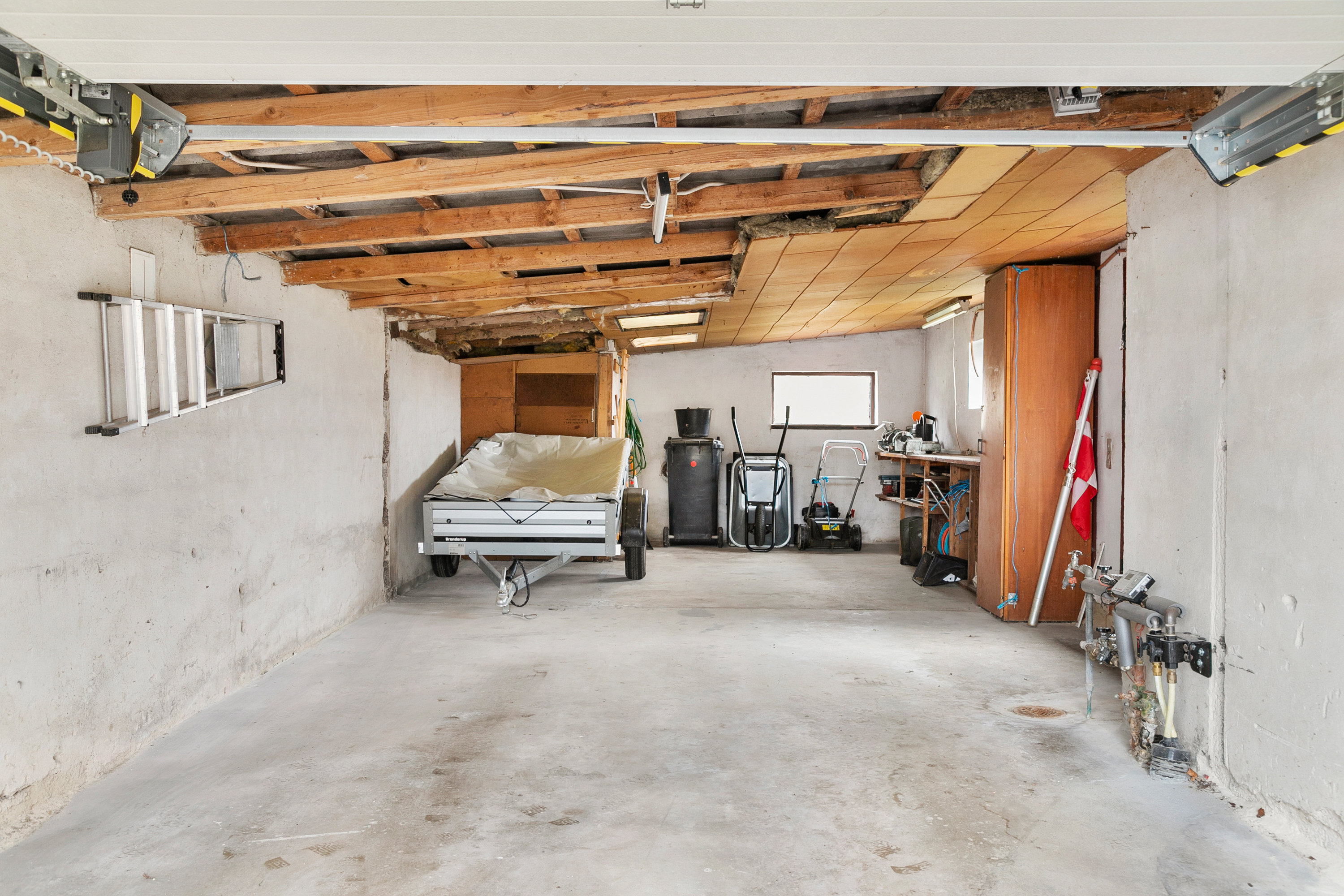 Fremhævet garage billede i fuldskærmstilstand. Billede af Pilevej 16, 9620 Aalestrup