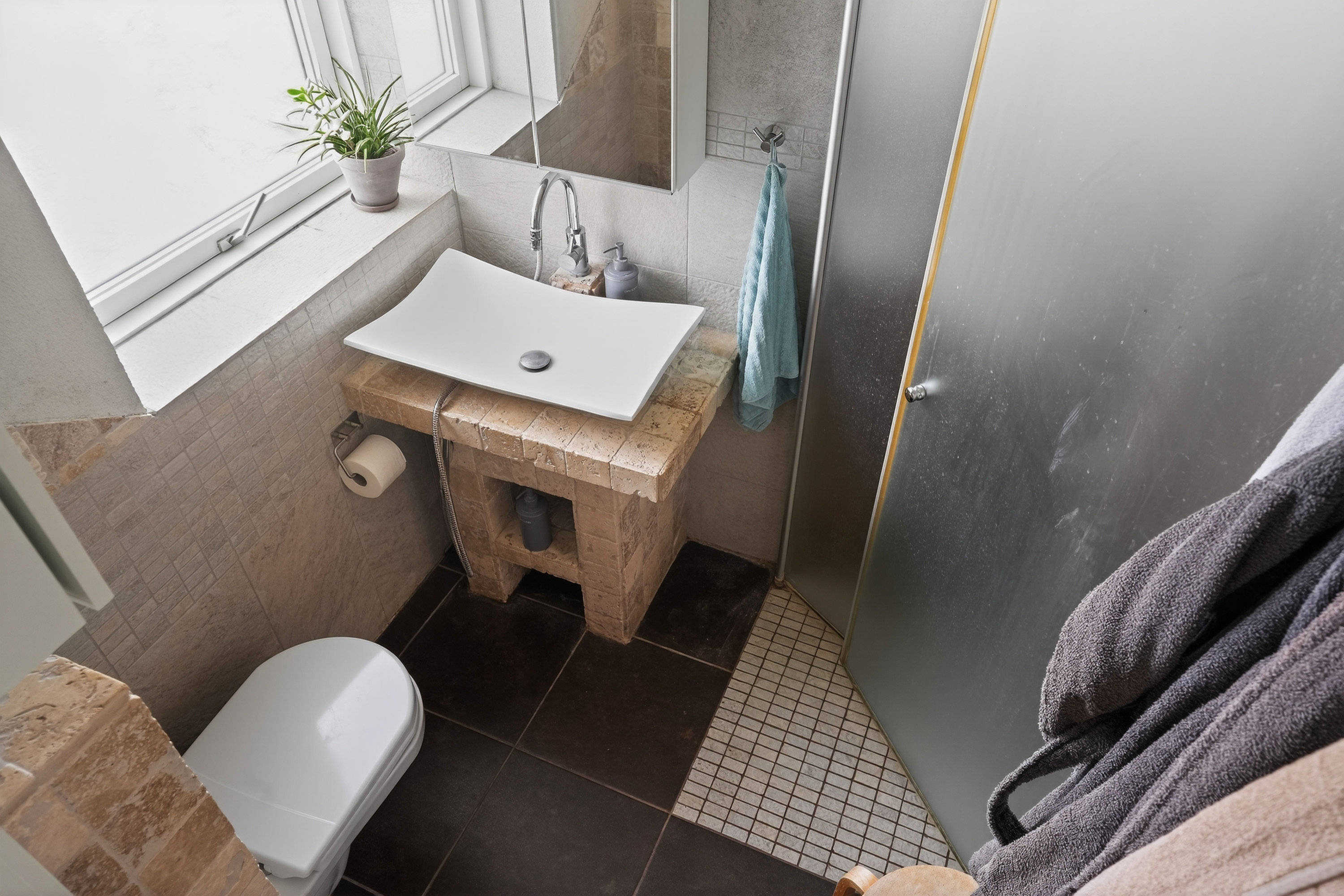 Fremhævet badeværelse billede i fuldskærmstilstand. Billede af Karabinvej 15, 2860 Søborg