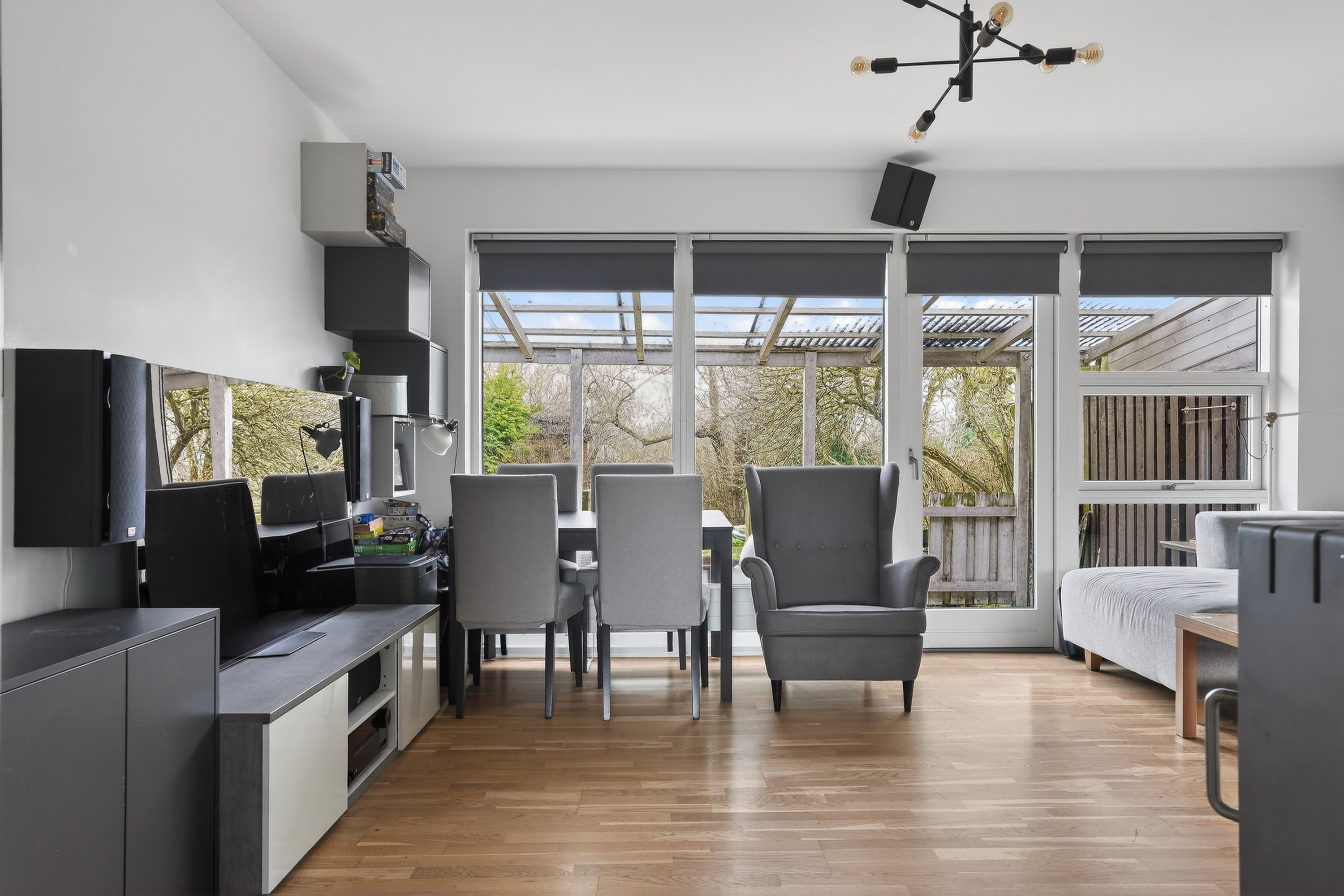 Fremhævet stue billede i fuldskærmstilstand. Billede af Karabinvej 15, 2860 Søborg