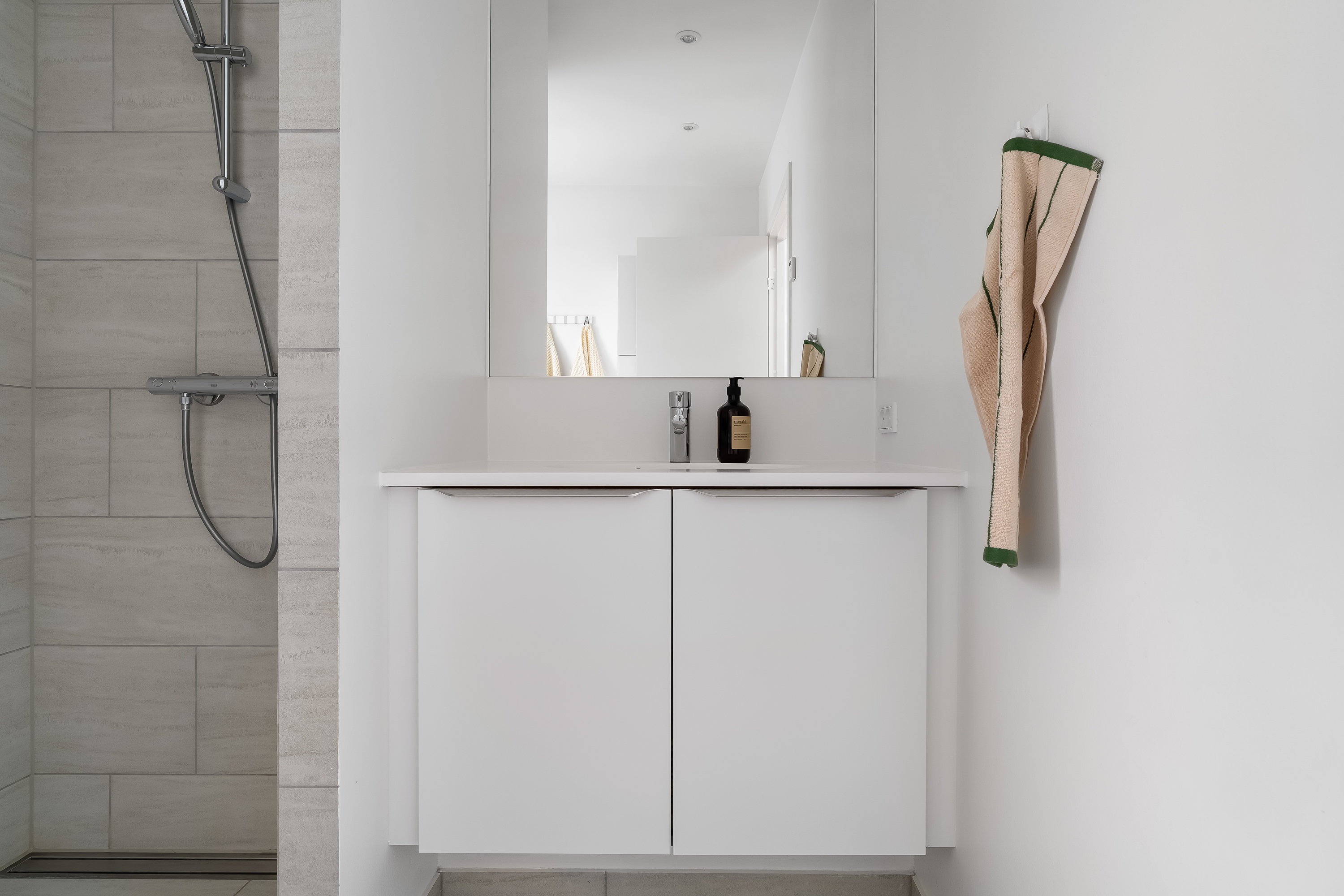 Fremhævet badeværelse billede i fuldskærmstilstand. Billede af Amorbuen 27, 3400 Hillerød