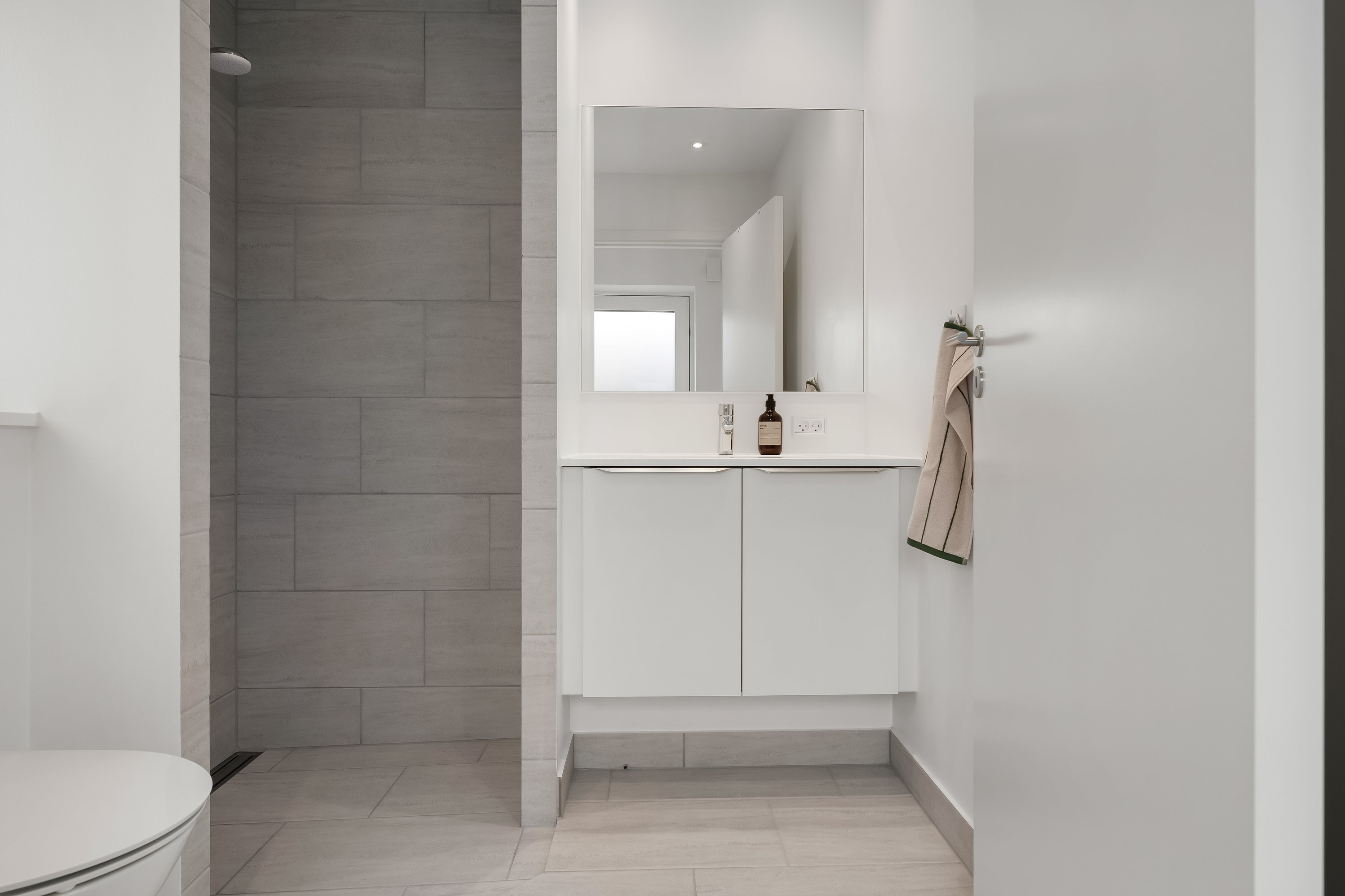 Fremhævet toilet billede i fuldskærmstilstand. Billede af Amorbuen 27, 3400 Hillerød