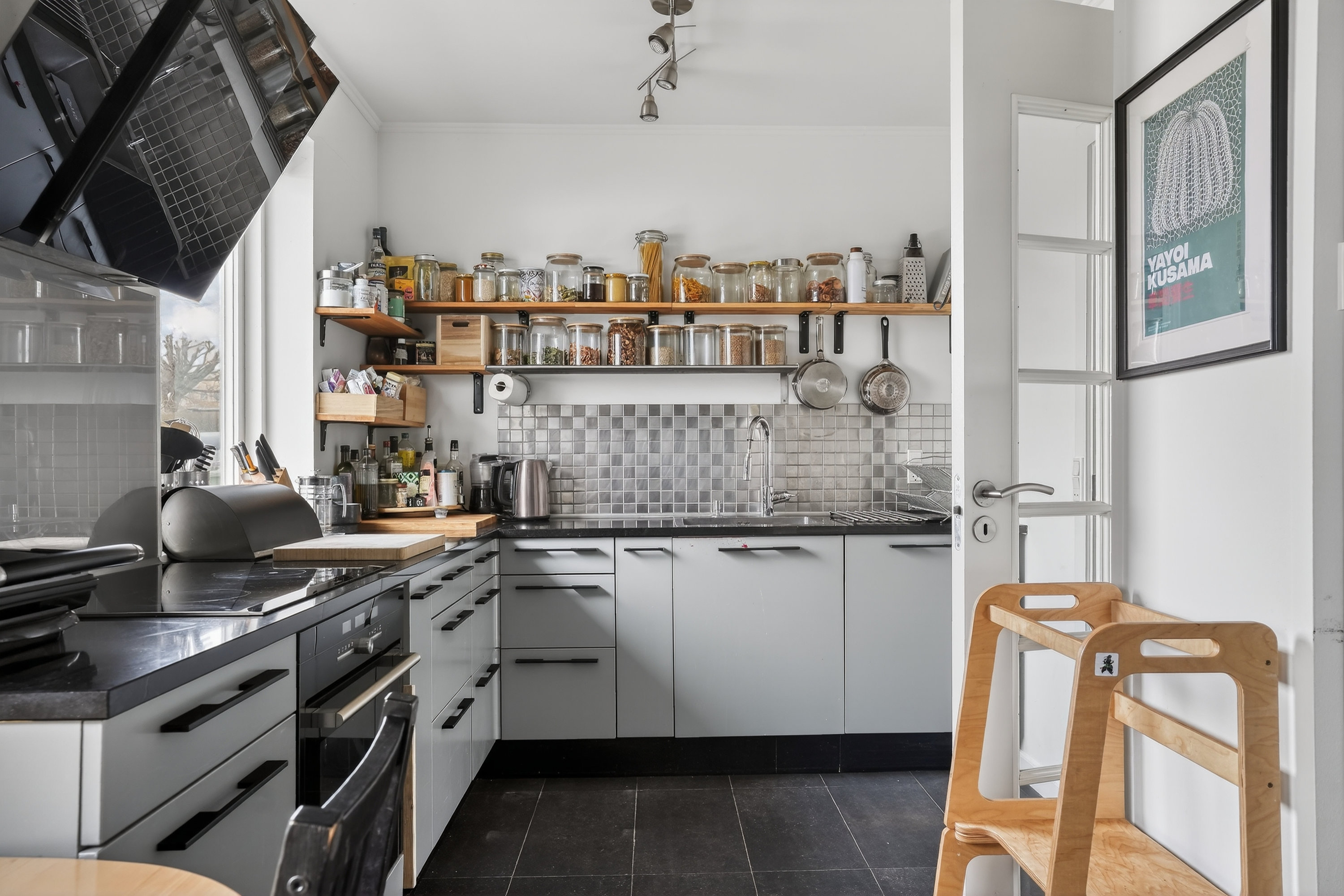 Fremhævet køkken billede i fuldskærmstilstand. Billede af Karabinvej 15, 2860 Søborg