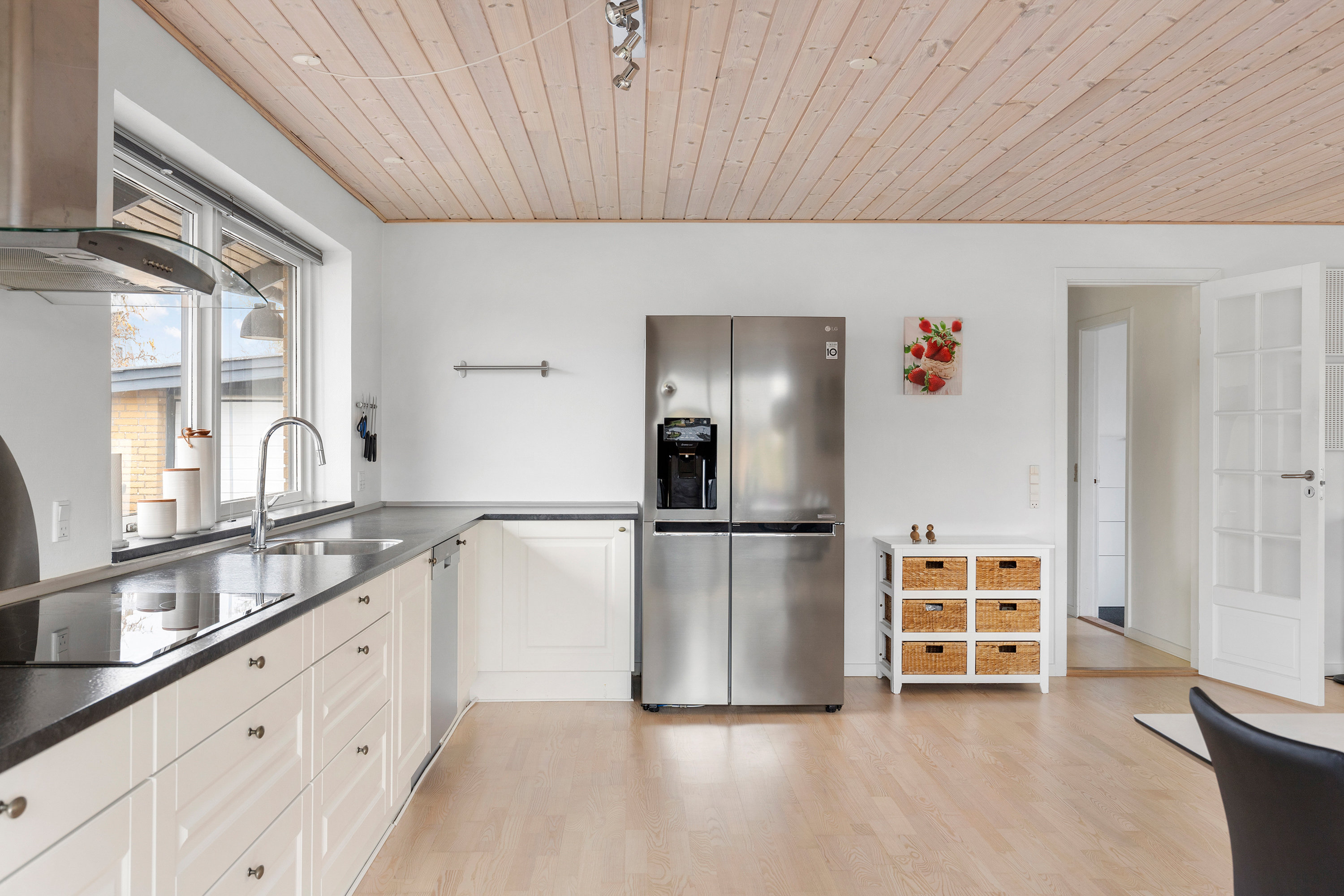 Fremhævet køkken billede i fuldskærmstilstand. Billede af Pilevej 16, 9620 Aalestrup