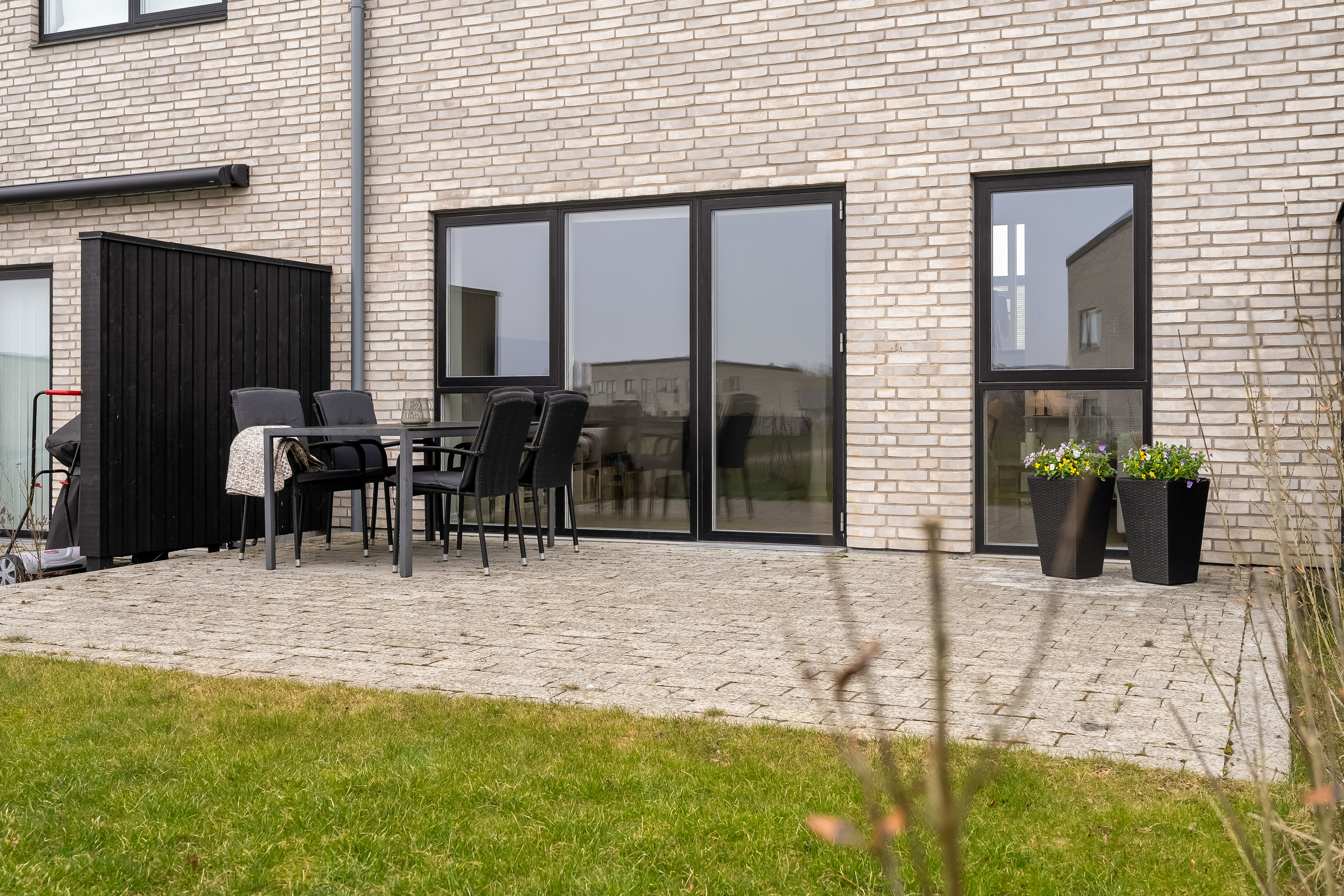 Fremhævet terrasse billede i fuldskærmstilstand. Billede af Amorbuen 27, 3400 Hillerød