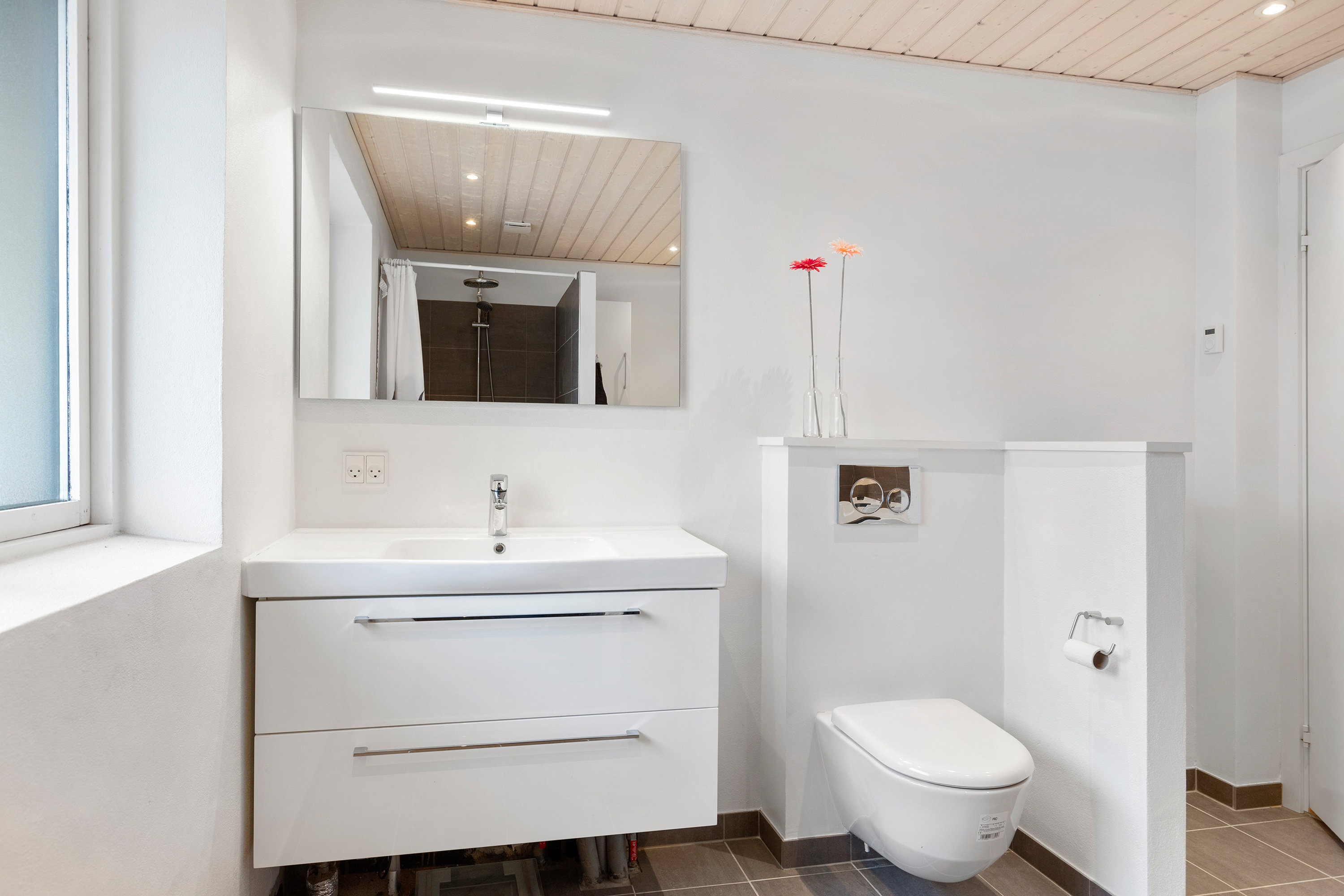 Fremhævet badeværelse billede i fuldskærmstilstand. Billede af Pilevej 16, 9620 Aalestrup