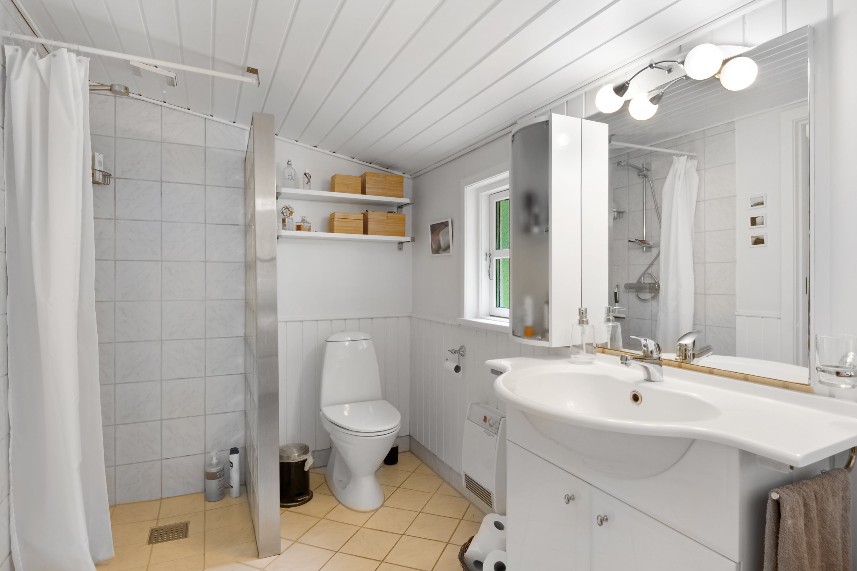 Fremhævet badeværelse billede i fuldskærmstilstand. Billede af Mølleskoven 52, 9260 Gistrup