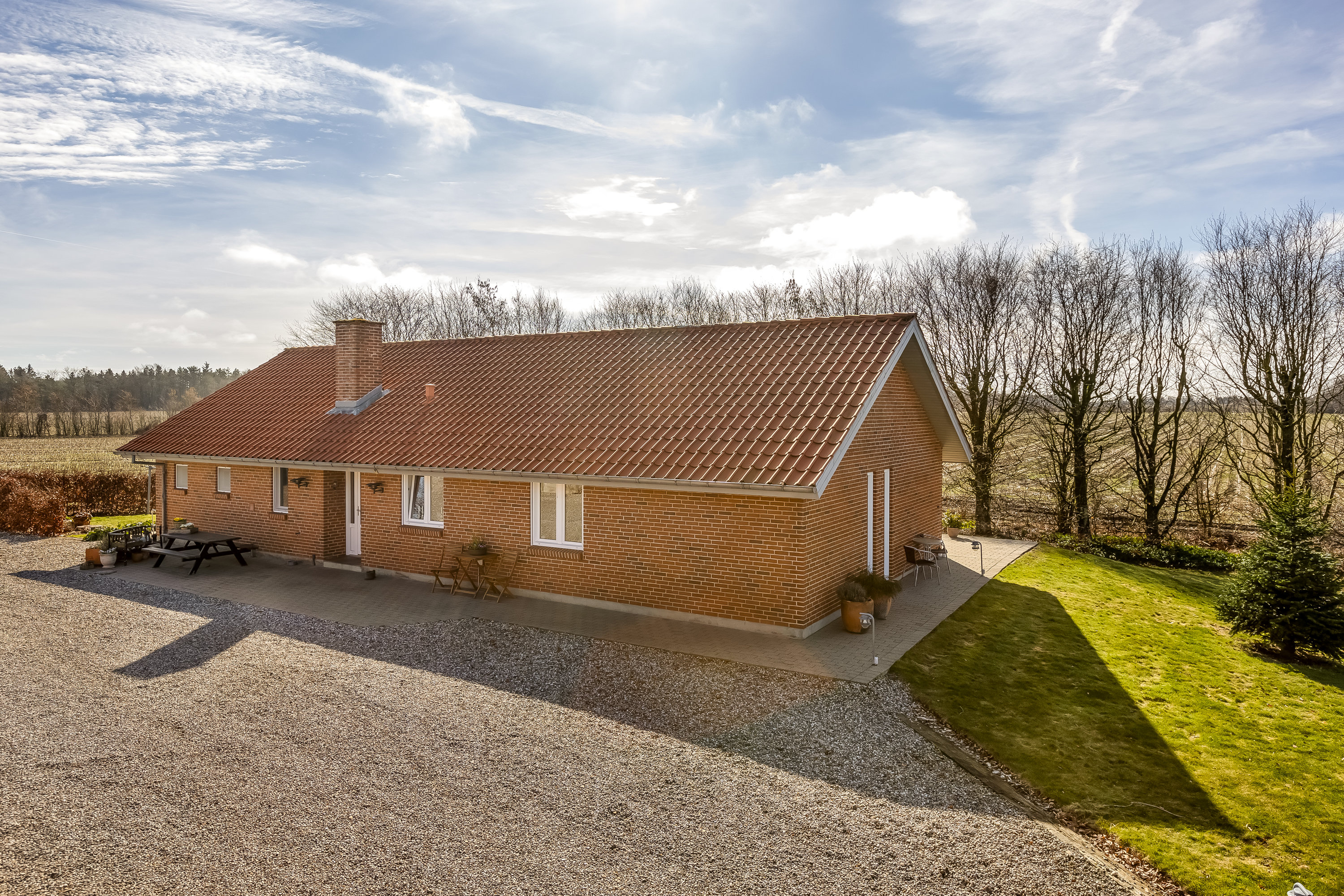 Fremhævet facade billede i fuldskærmstilstand. Billede af Albækvej 8, Fjelstervang, 6920 Videbæk