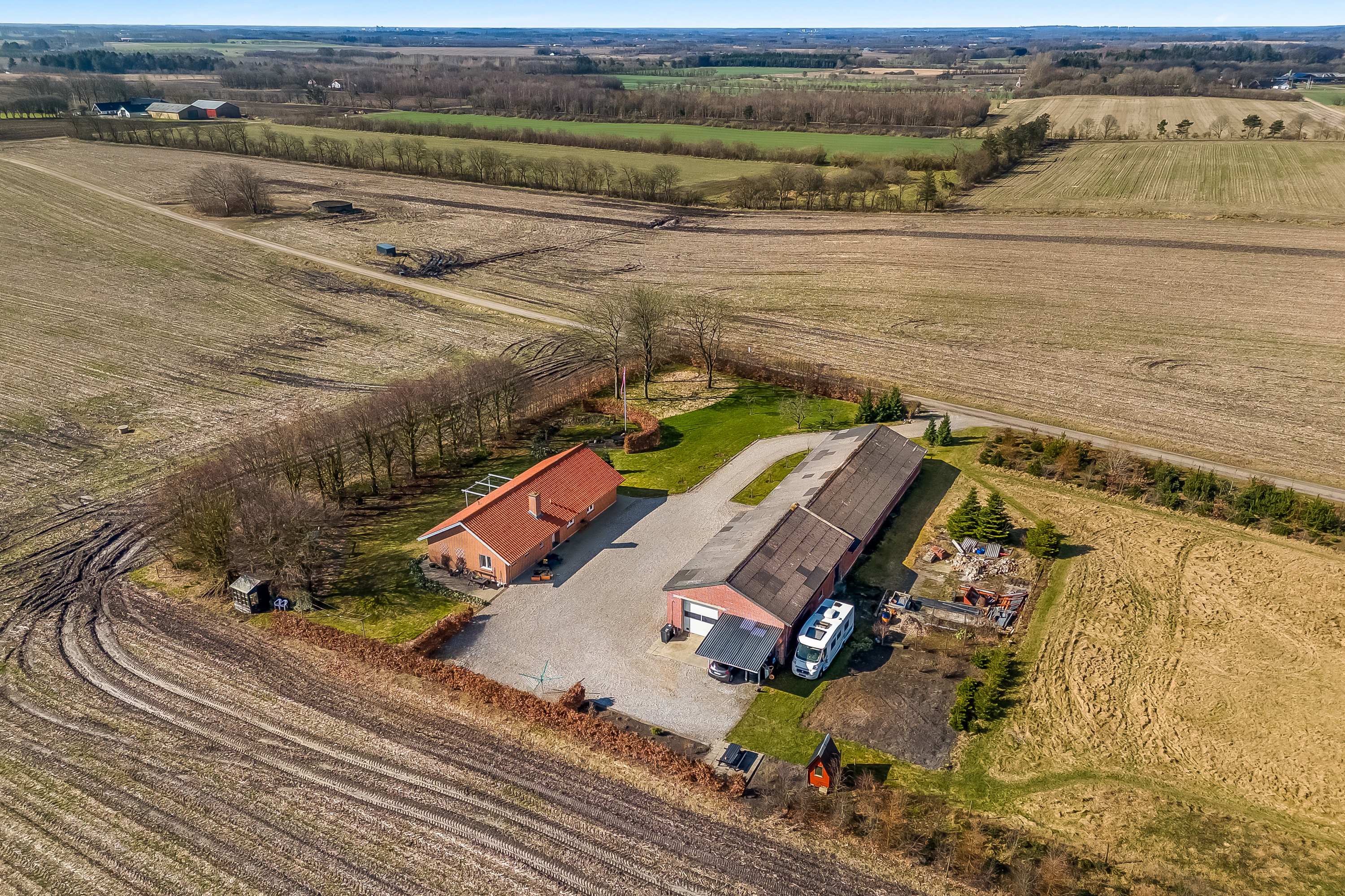Fremhævet dronebilleder billede i fuldskærmstilstand. Billede af Albækvej 8, Fjelstervang, 6920 Videbæk