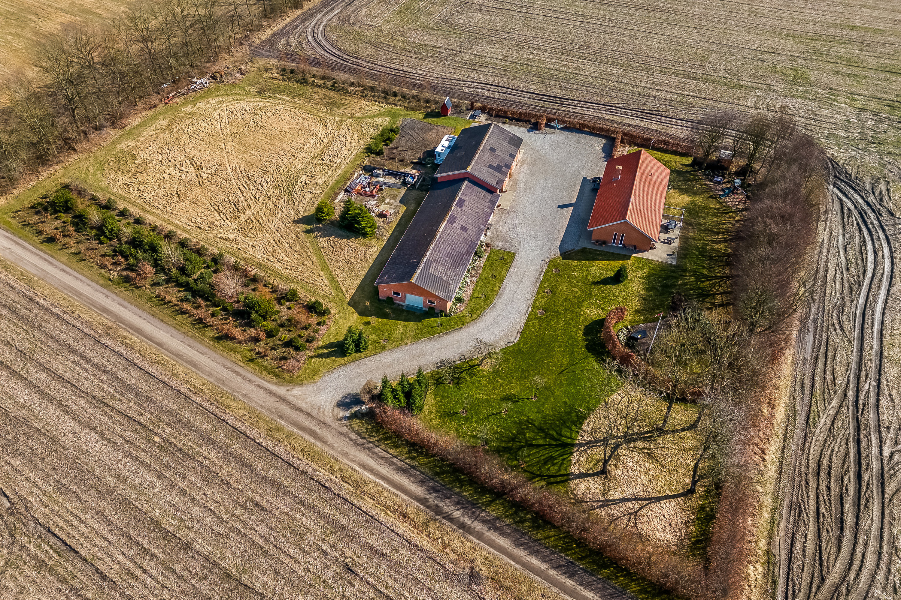 Fremhævet dronebilleder billede i fuldskærmstilstand. Billede af Albækvej 8, Fjelstervang, 6920 Videbæk