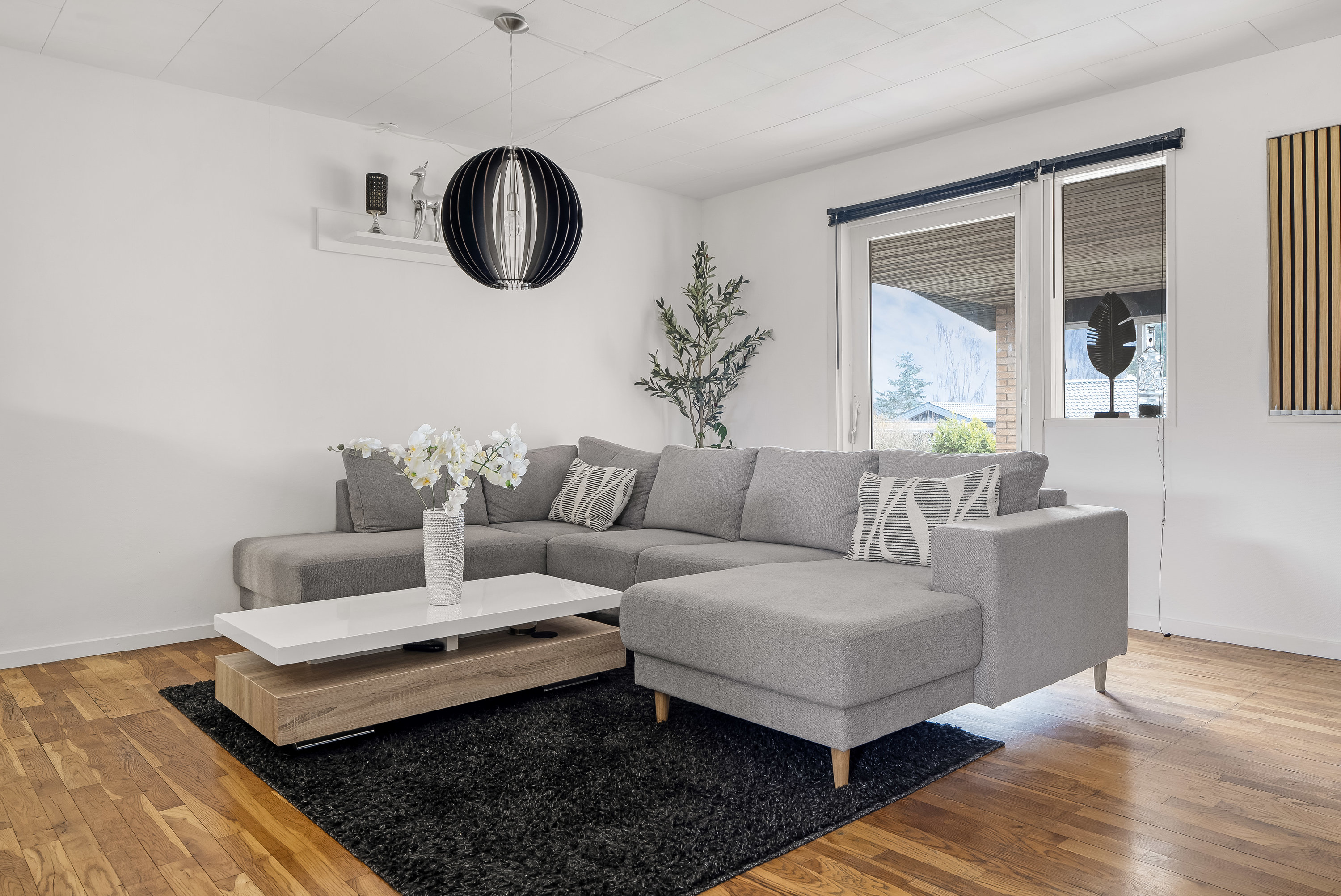 Fremhævet stue billede i fuldskærmstilstand. Billede af Holmegårdsparken 42, Store Lyngby, 3320 Skævinge